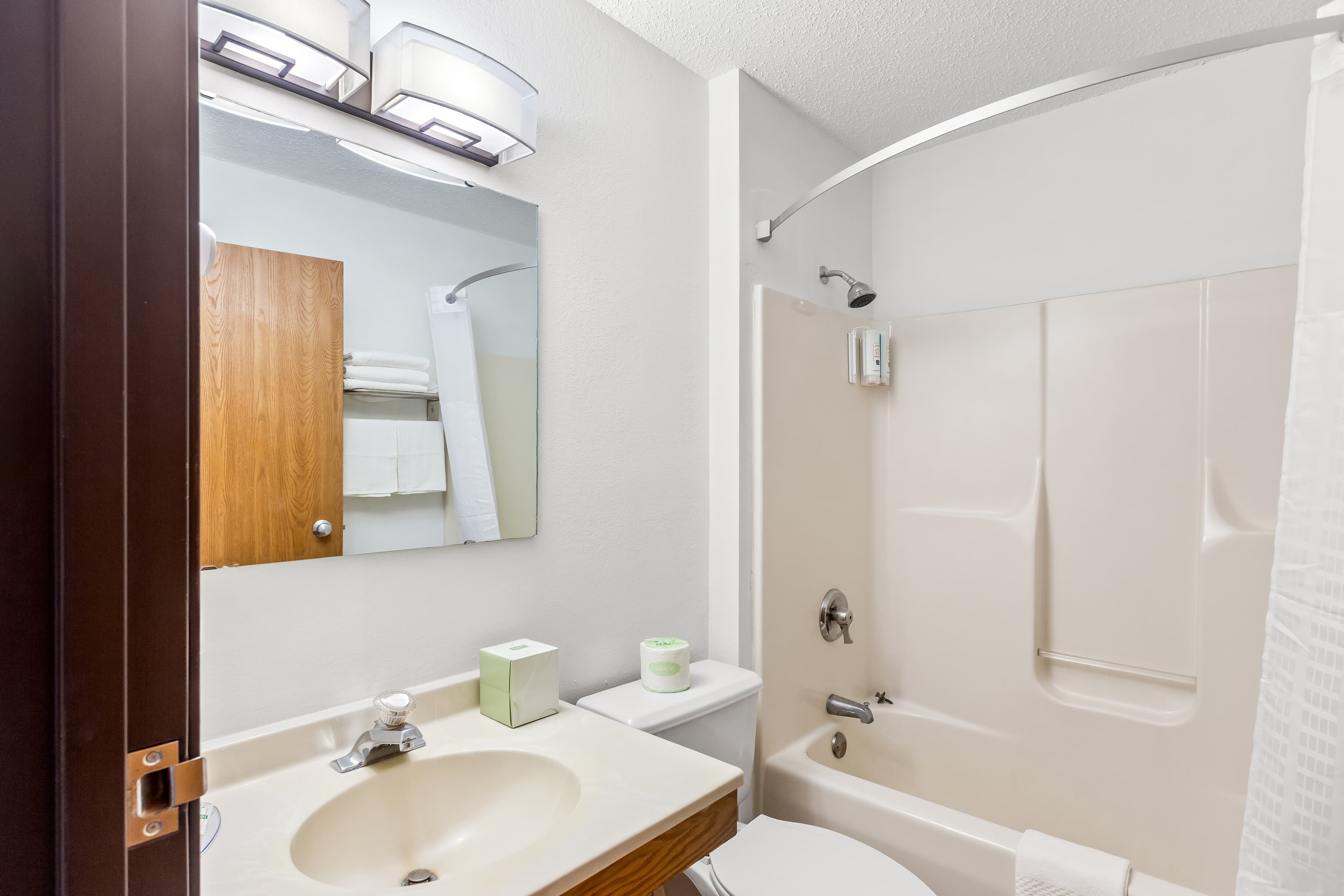 Quality Inn & Suites Howe - Sturgis — 16