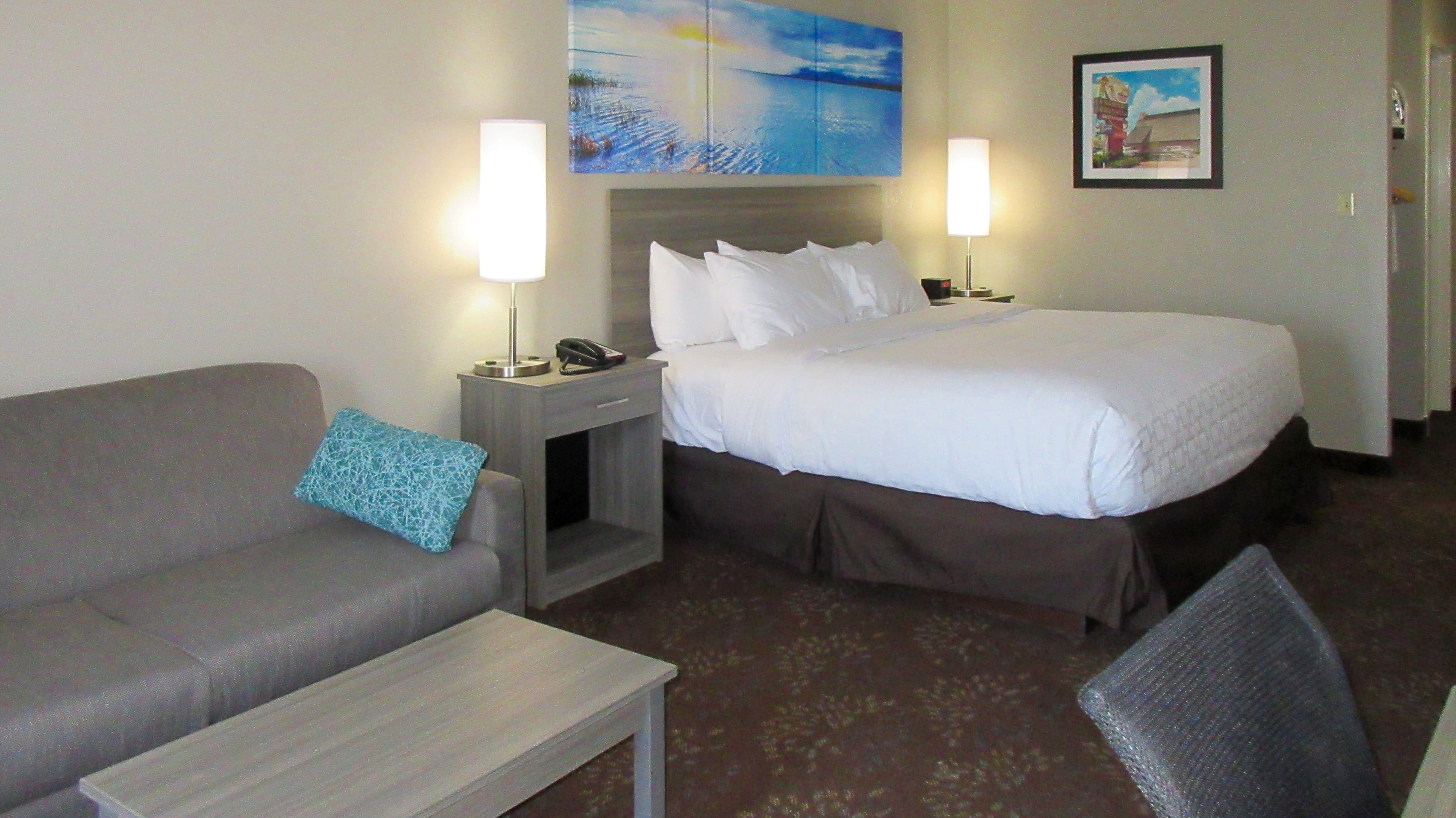 Clarion Pointe Evansville North - Image 2