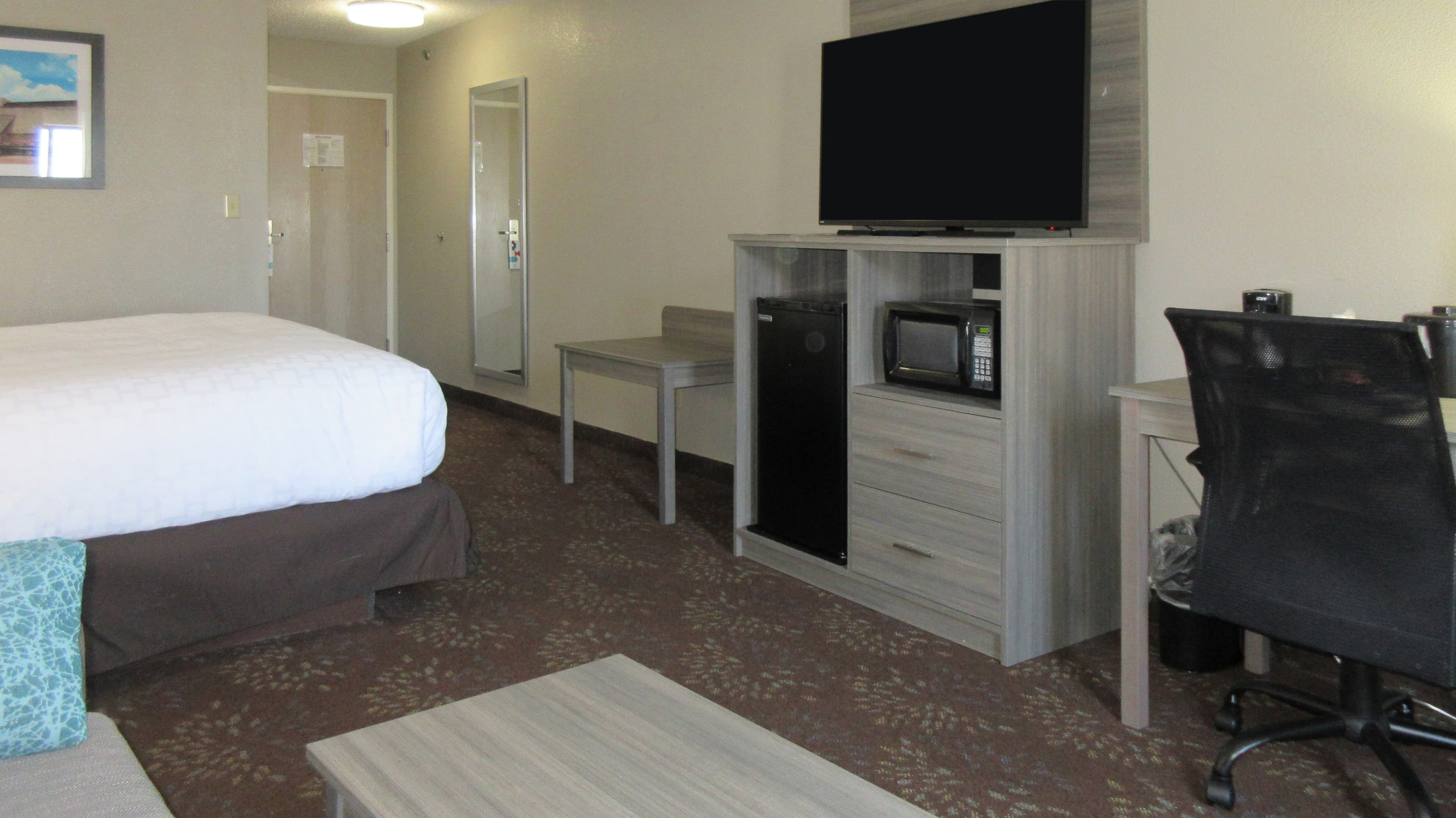 Clarion Pointe Evansville North - Image 4