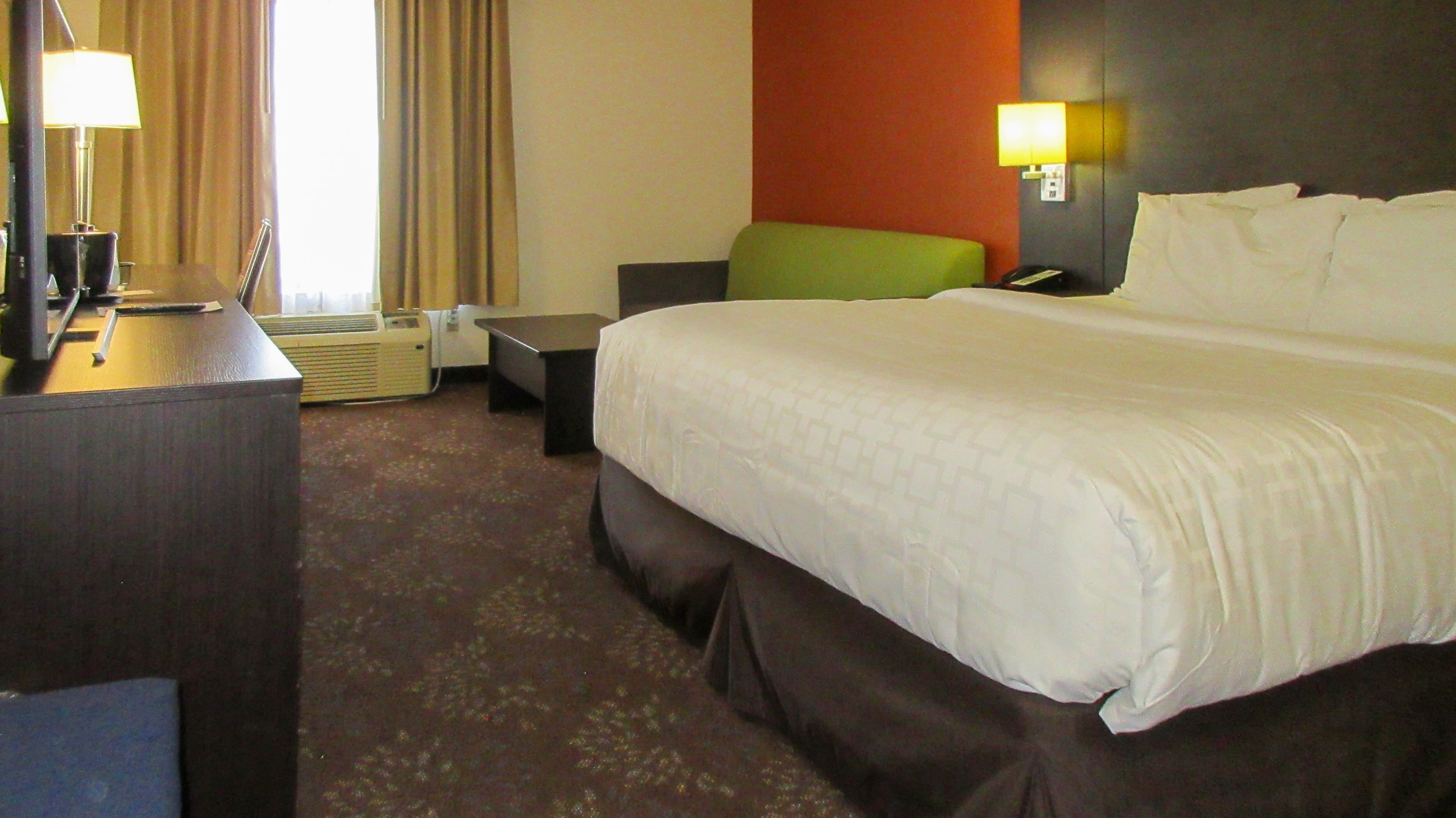 Clarion Pointe Evansville North — 43