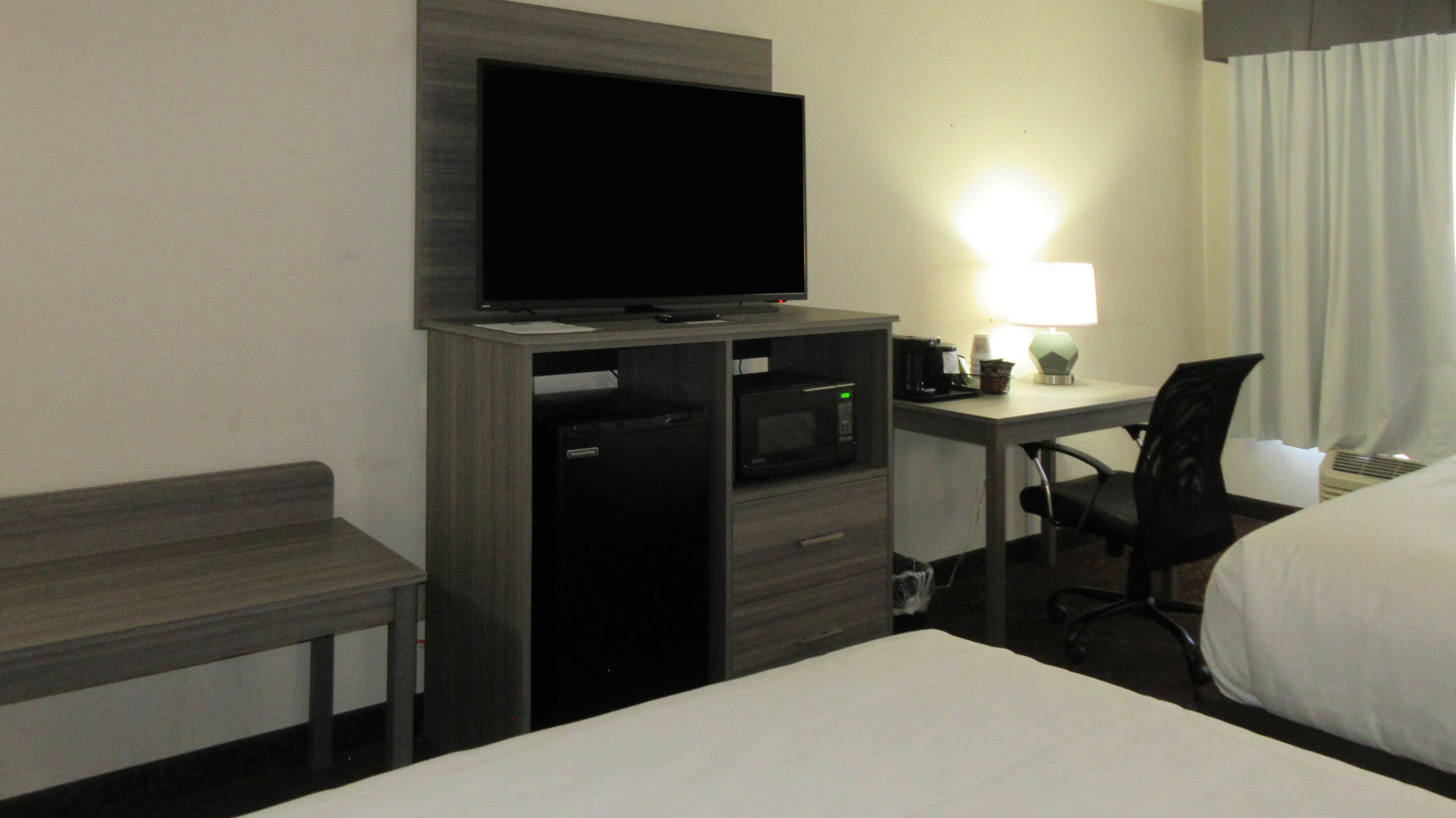 Clarion Pointe Evansville North — 52