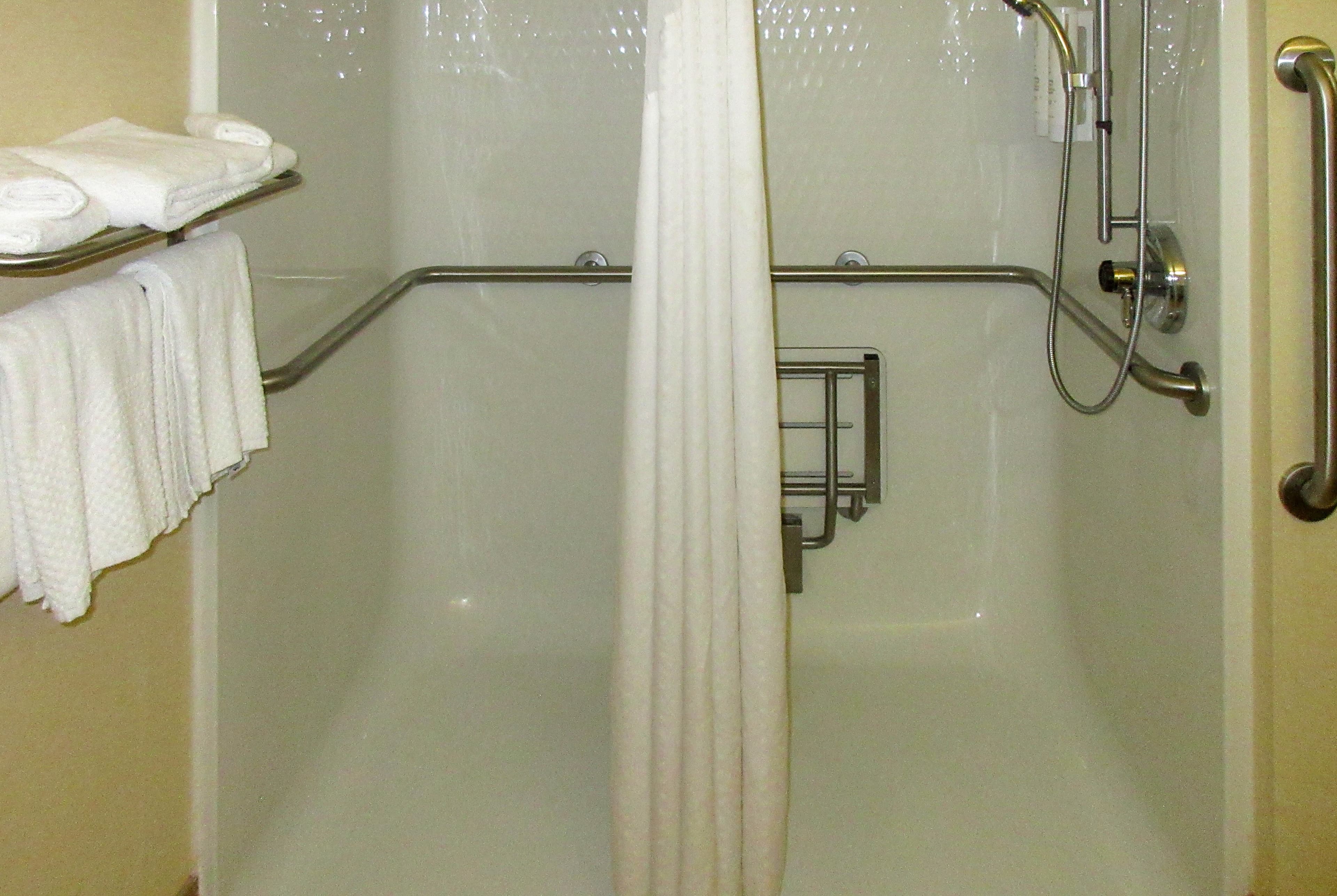 Clarion Pointe Evansville North — 8