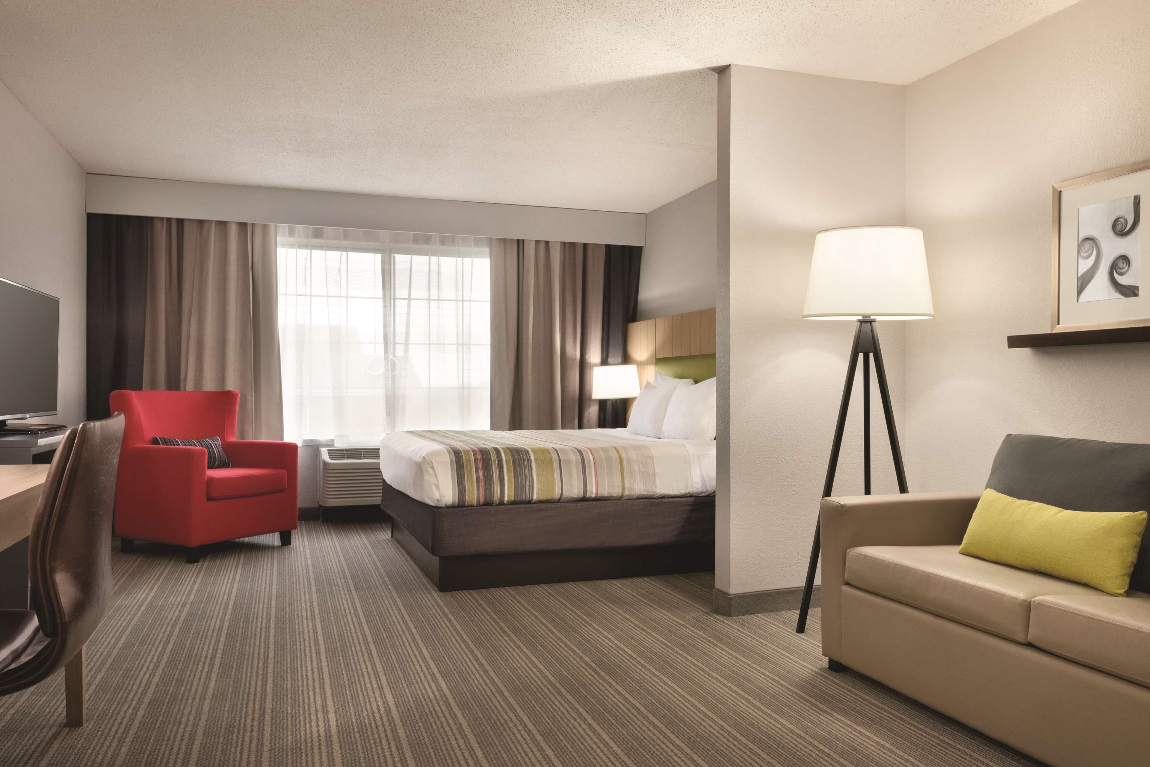 Country Inn & Suites by Radisson, Merrillville, IN - Image 2