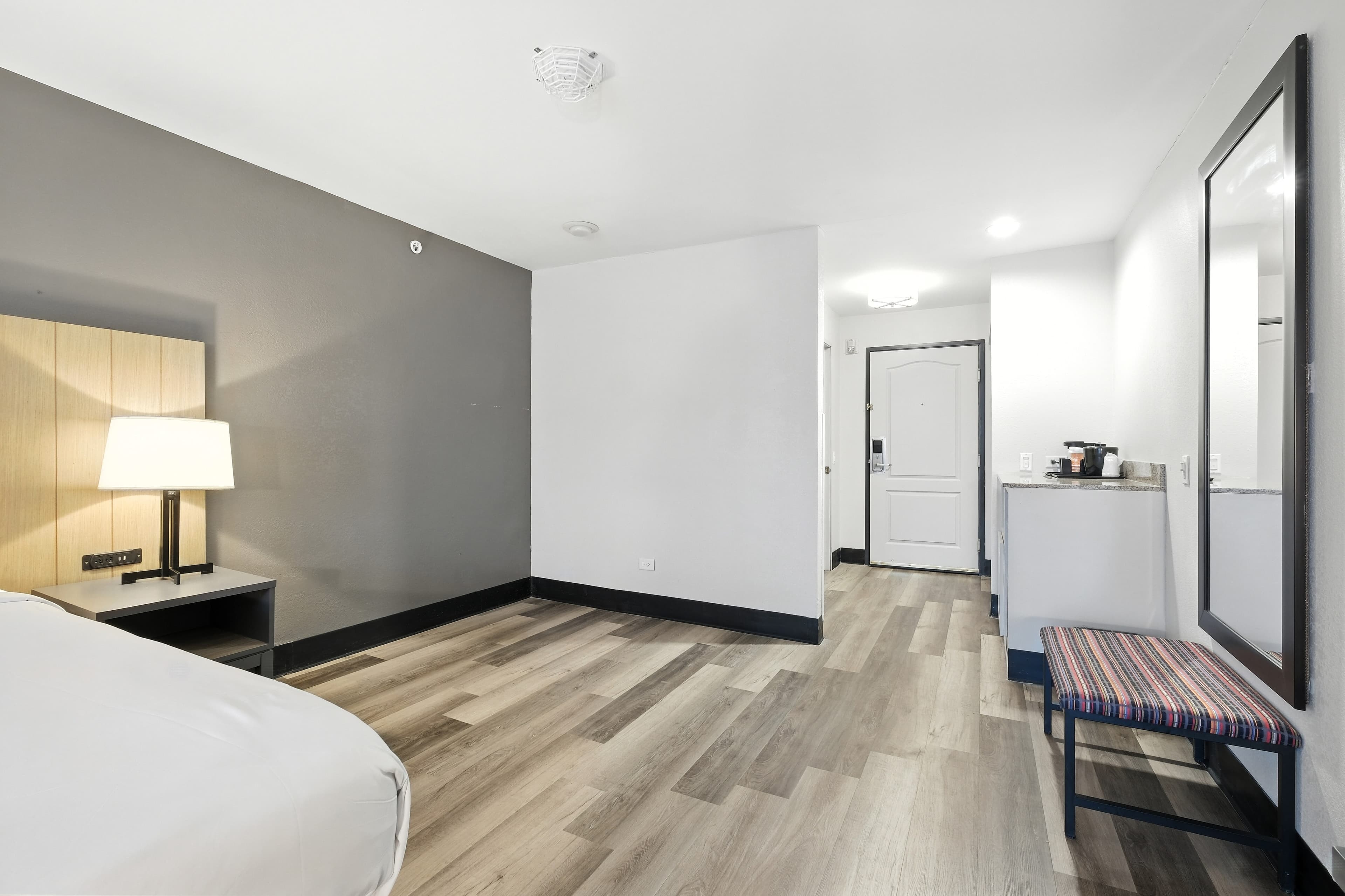 Country Inn & Suites by Radisson, Merrillville, IN - Image 5