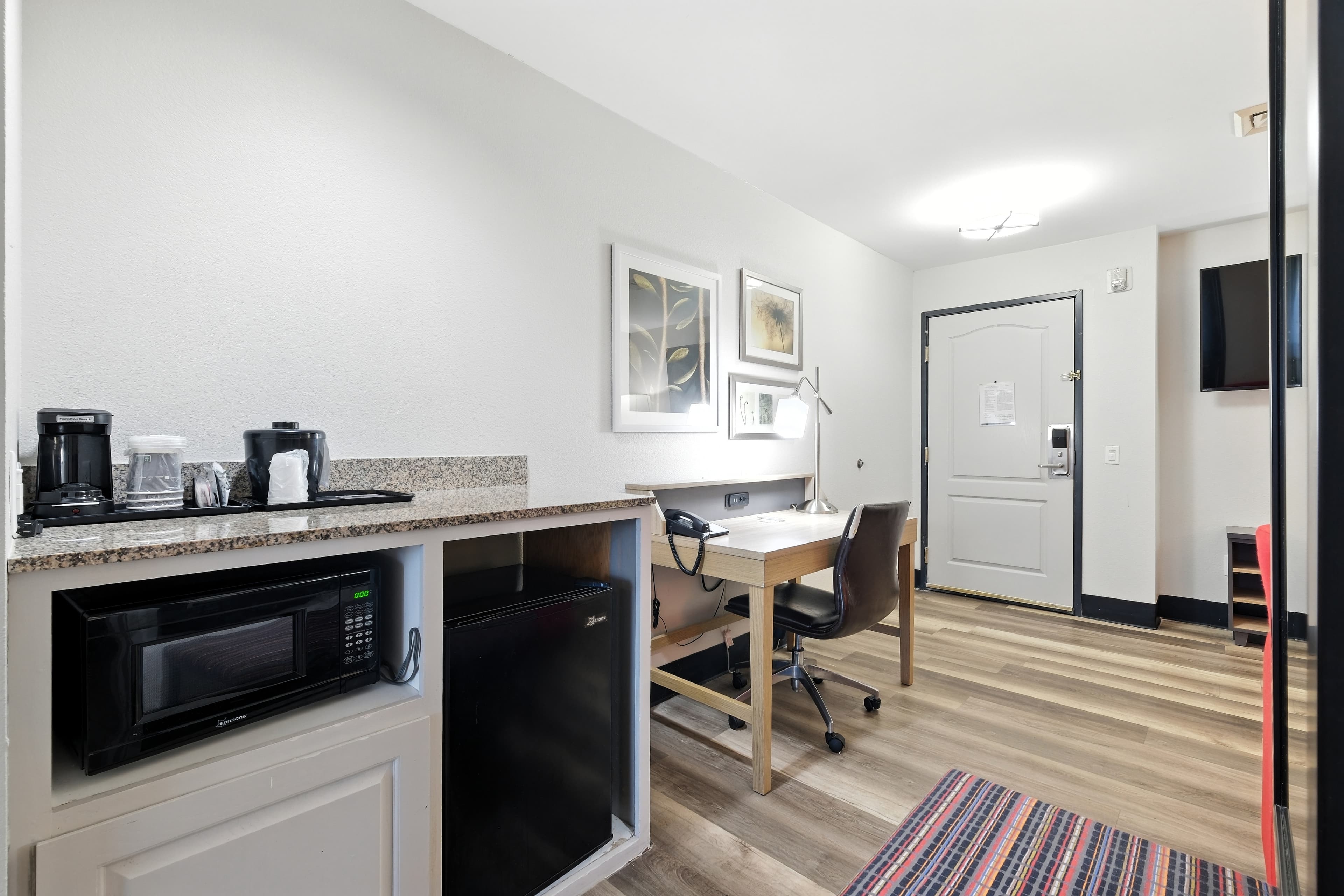 Country Inn & Suites by Radisson, Merrillville, IN — 13