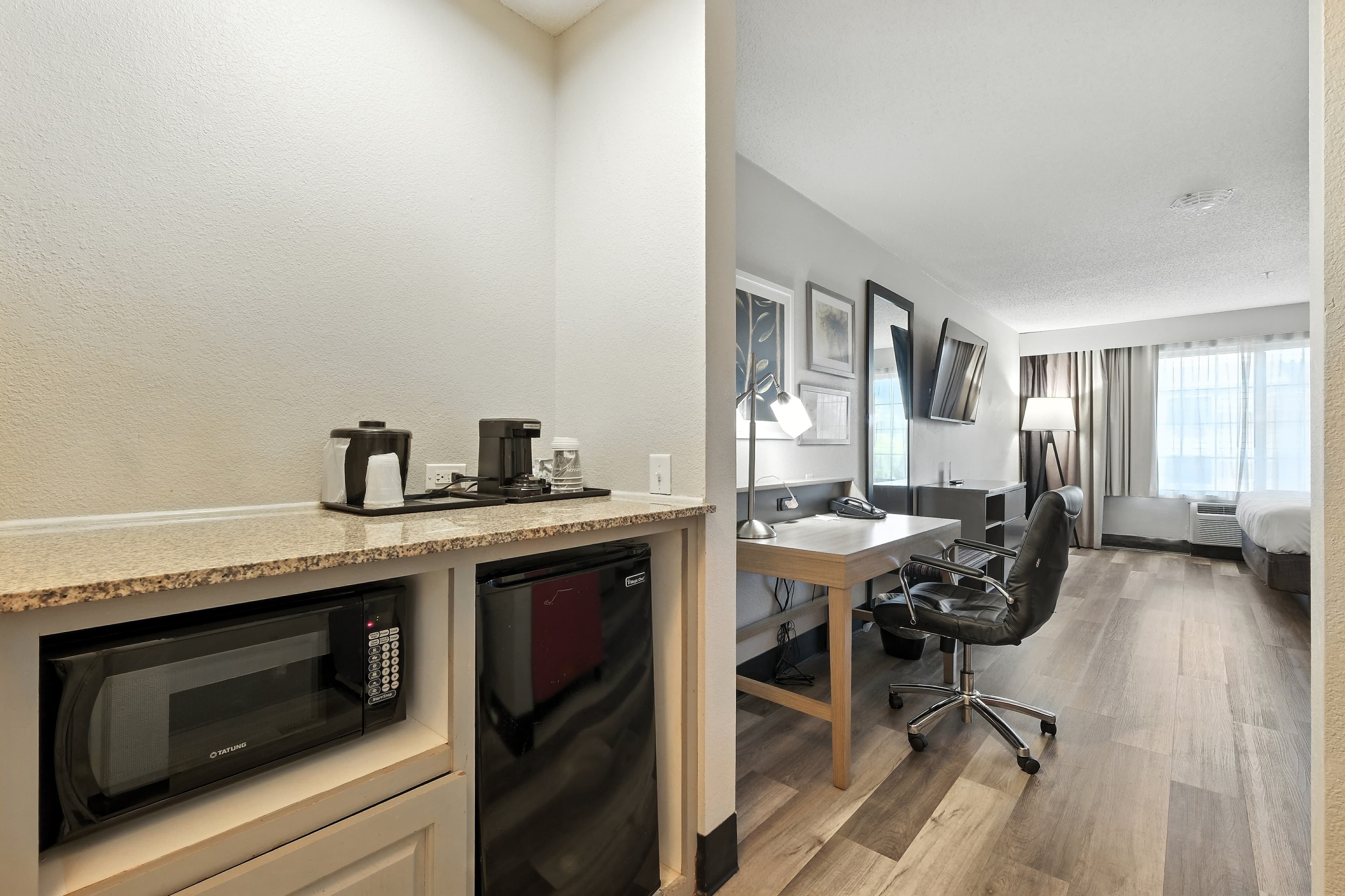 Country Inn & Suites by Radisson, Merrillville, IN — 17