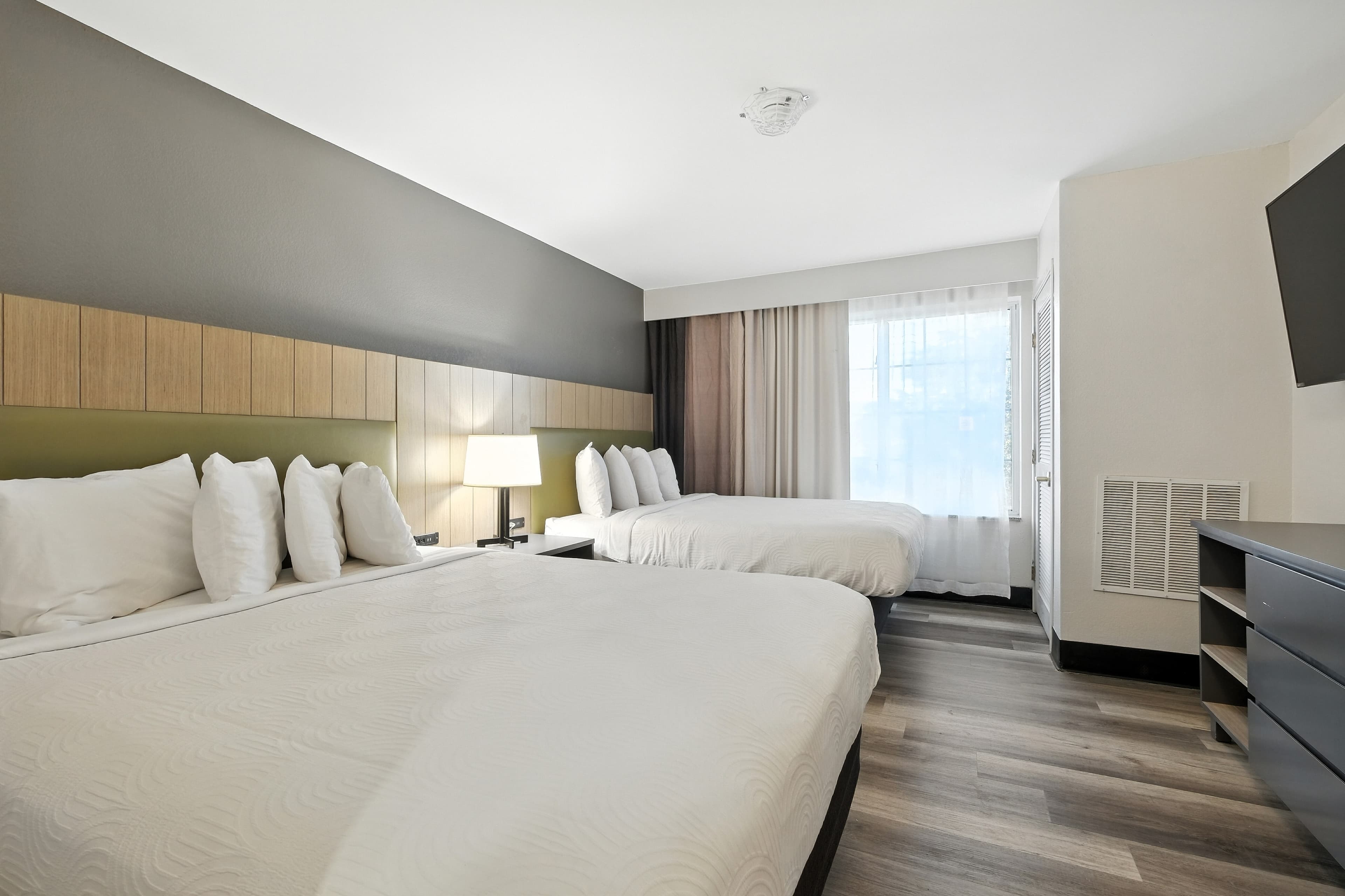 Country Inn & Suites by Radisson, Merrillville, IN — 35