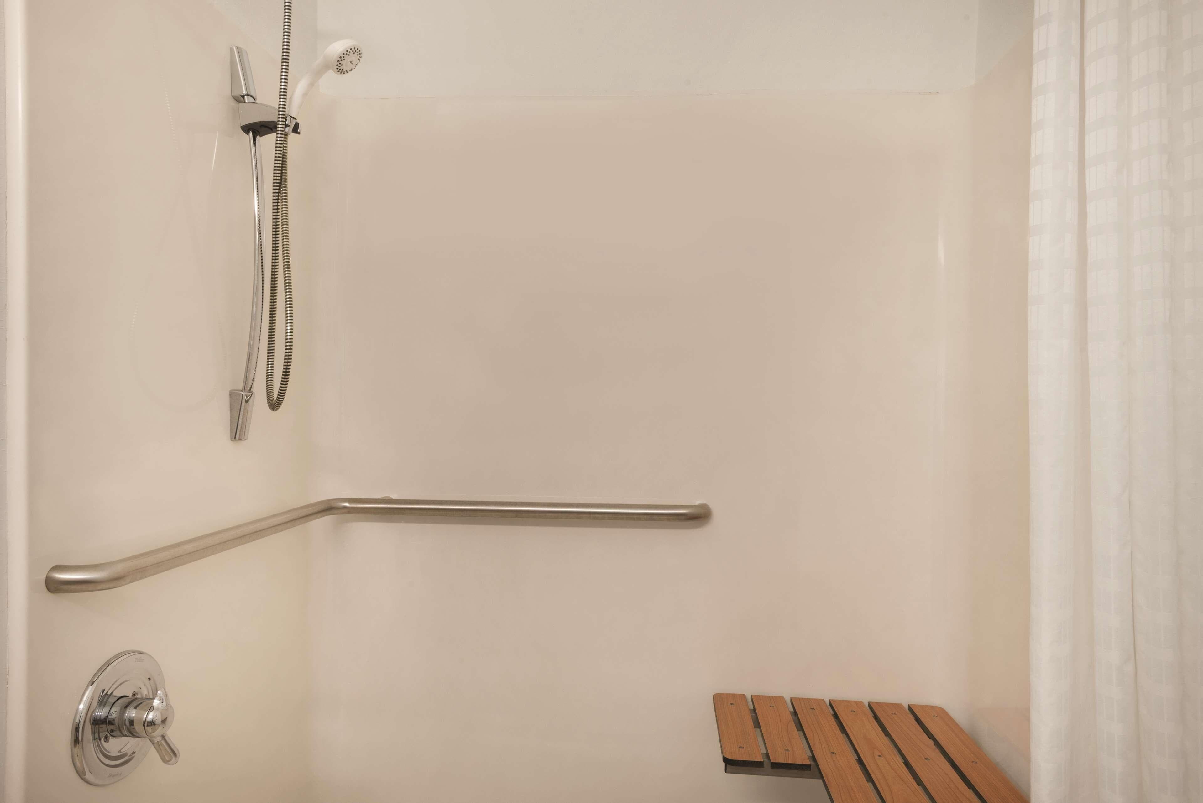 Country Inn & Suites by Radisson, Valparaiso, IN - Image 4