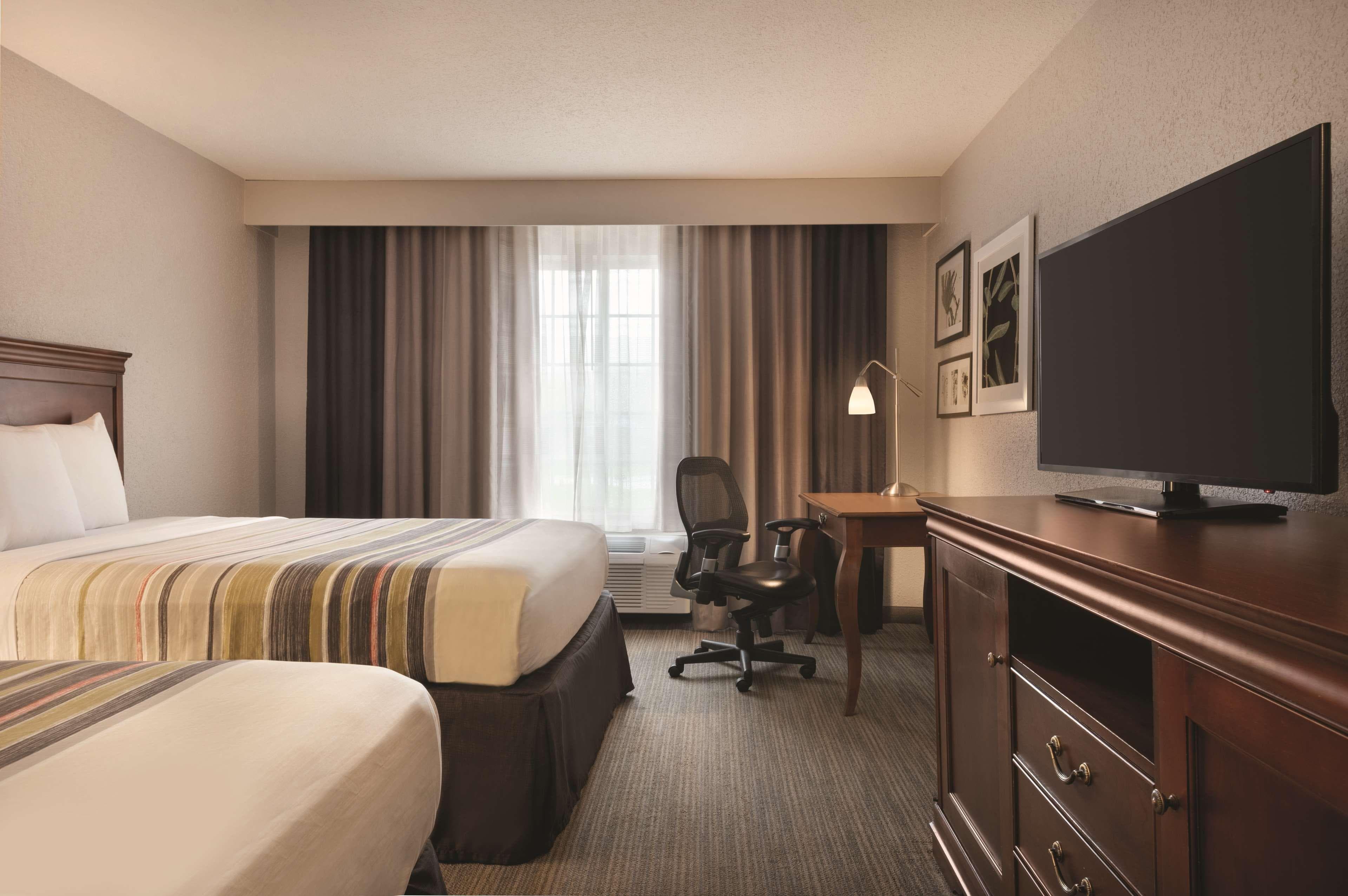 Country Inn & Suites by Radisson, Valparaiso, IN — 13