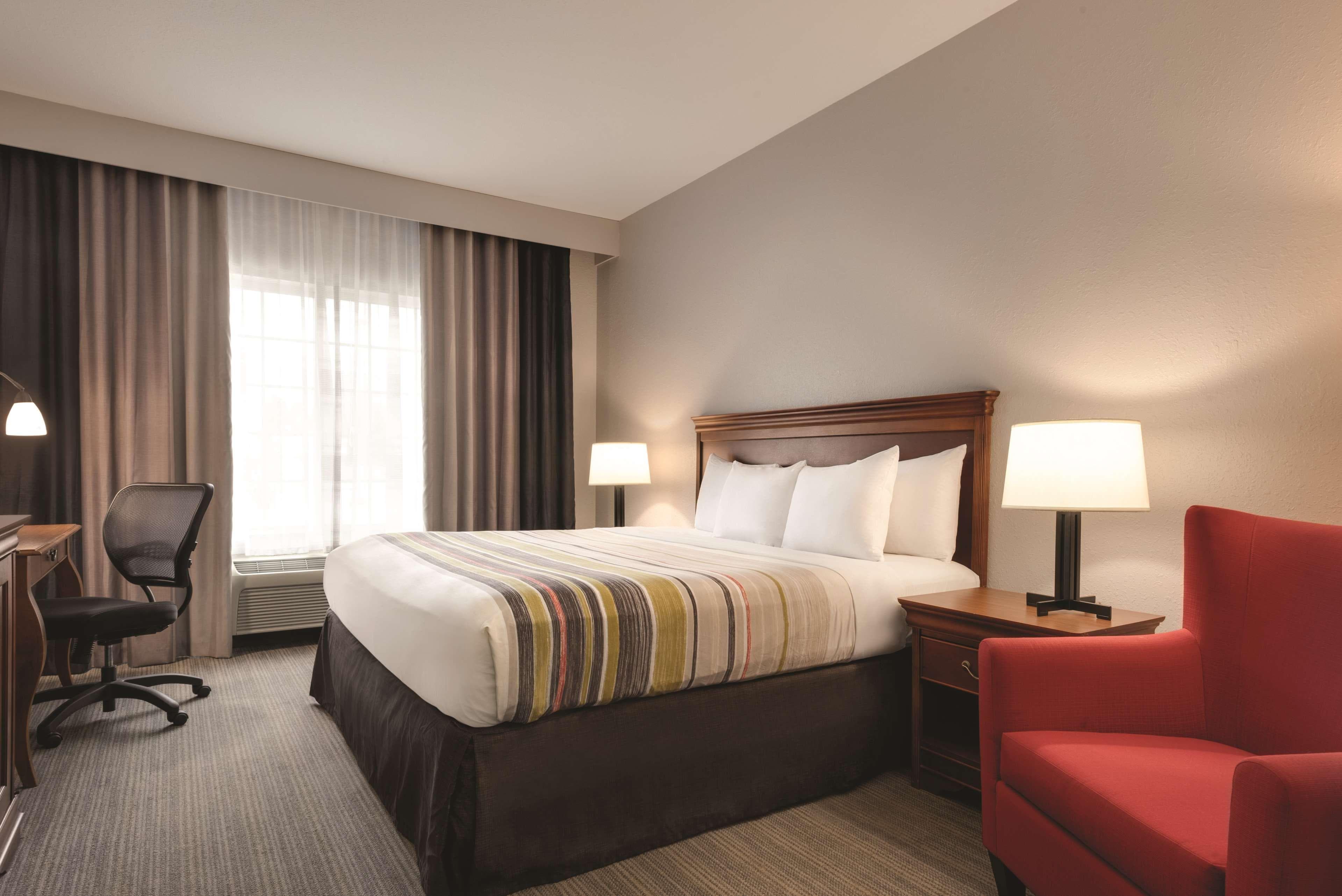 Country Inn & Suites by Radisson, Valparaiso, IN - Image 3