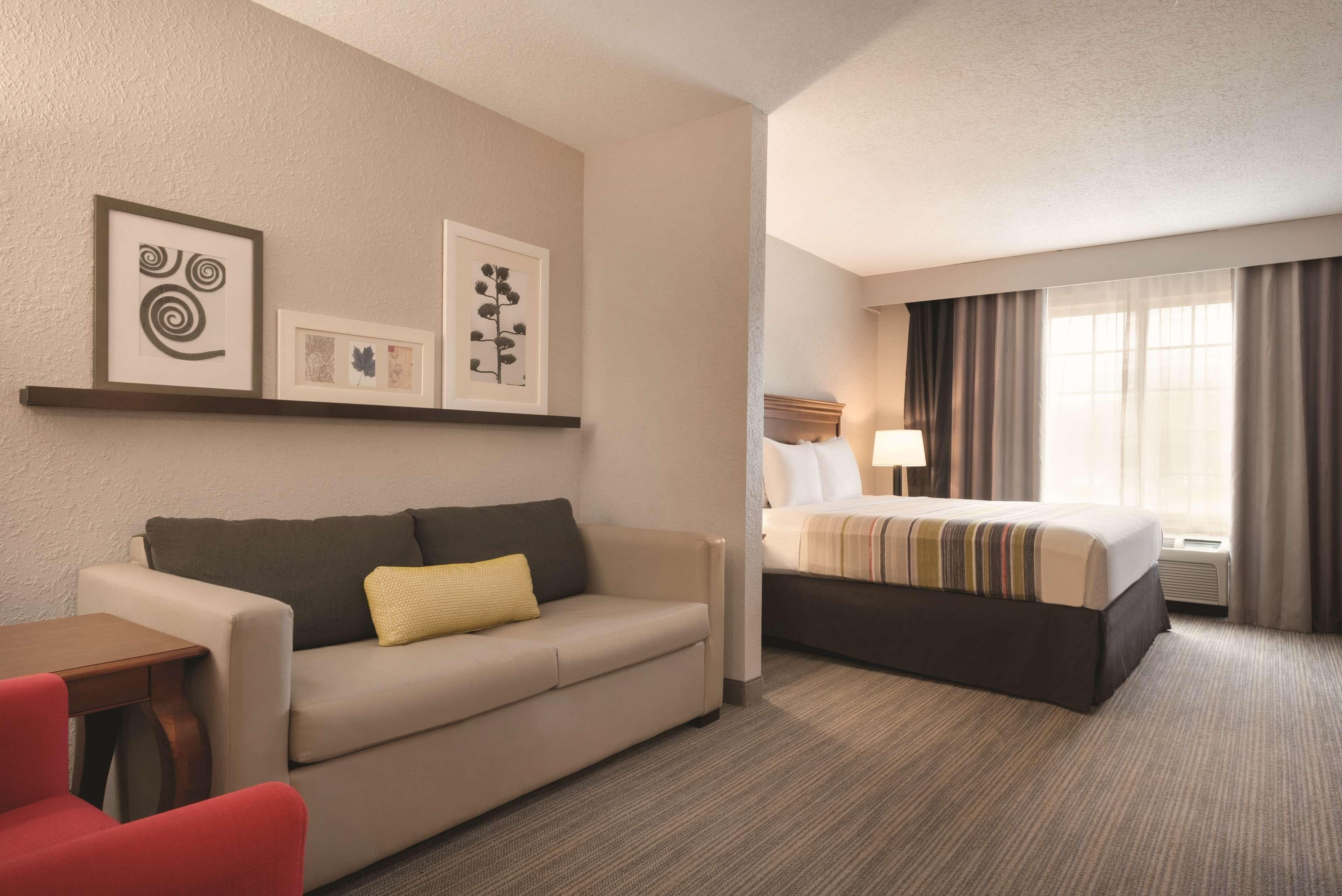 Country Inn & Suites by Radisson, Valparaiso, IN — 12