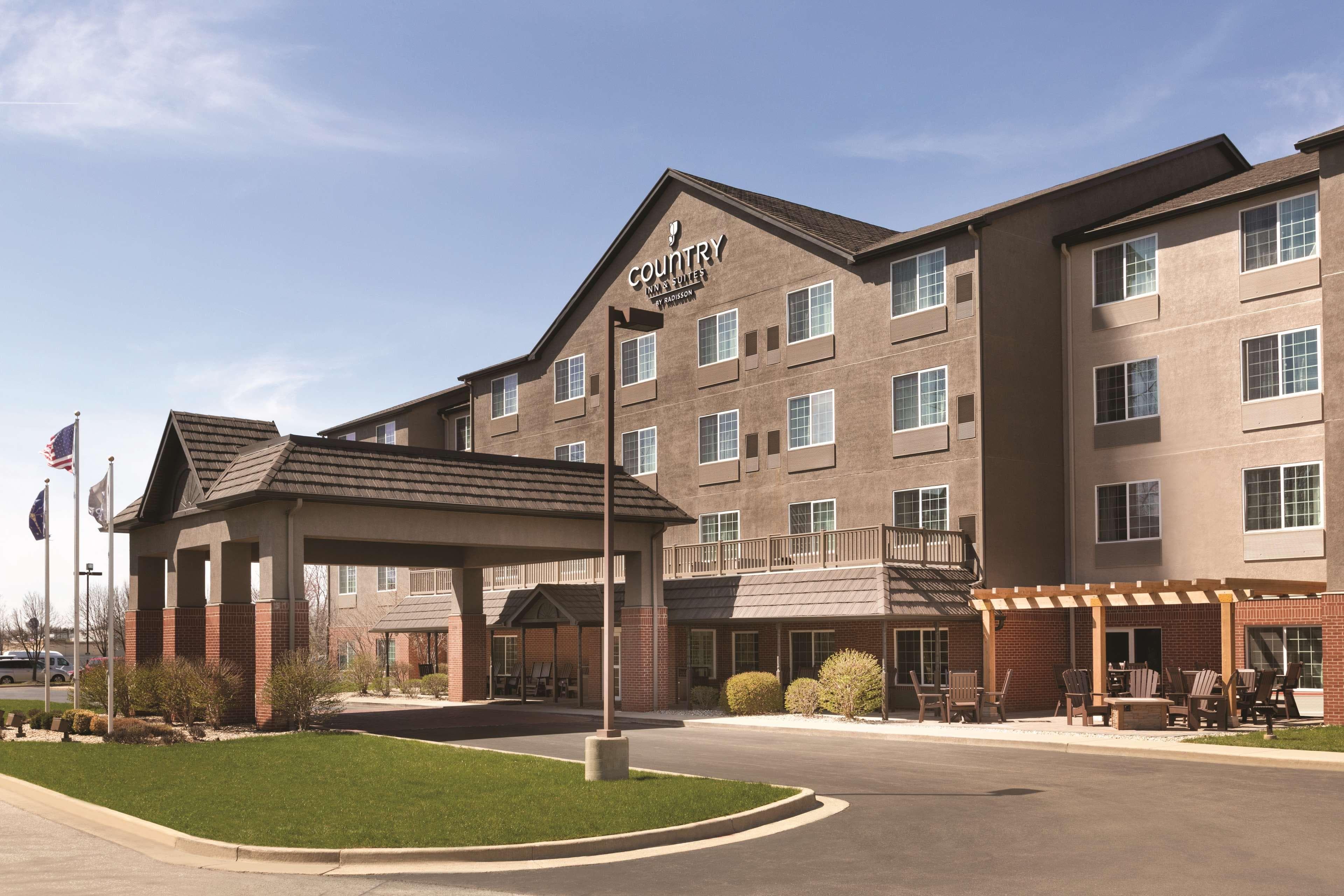 Country Inn & Suites by Radisson, Indianapolis Airport South, IN - Image 1