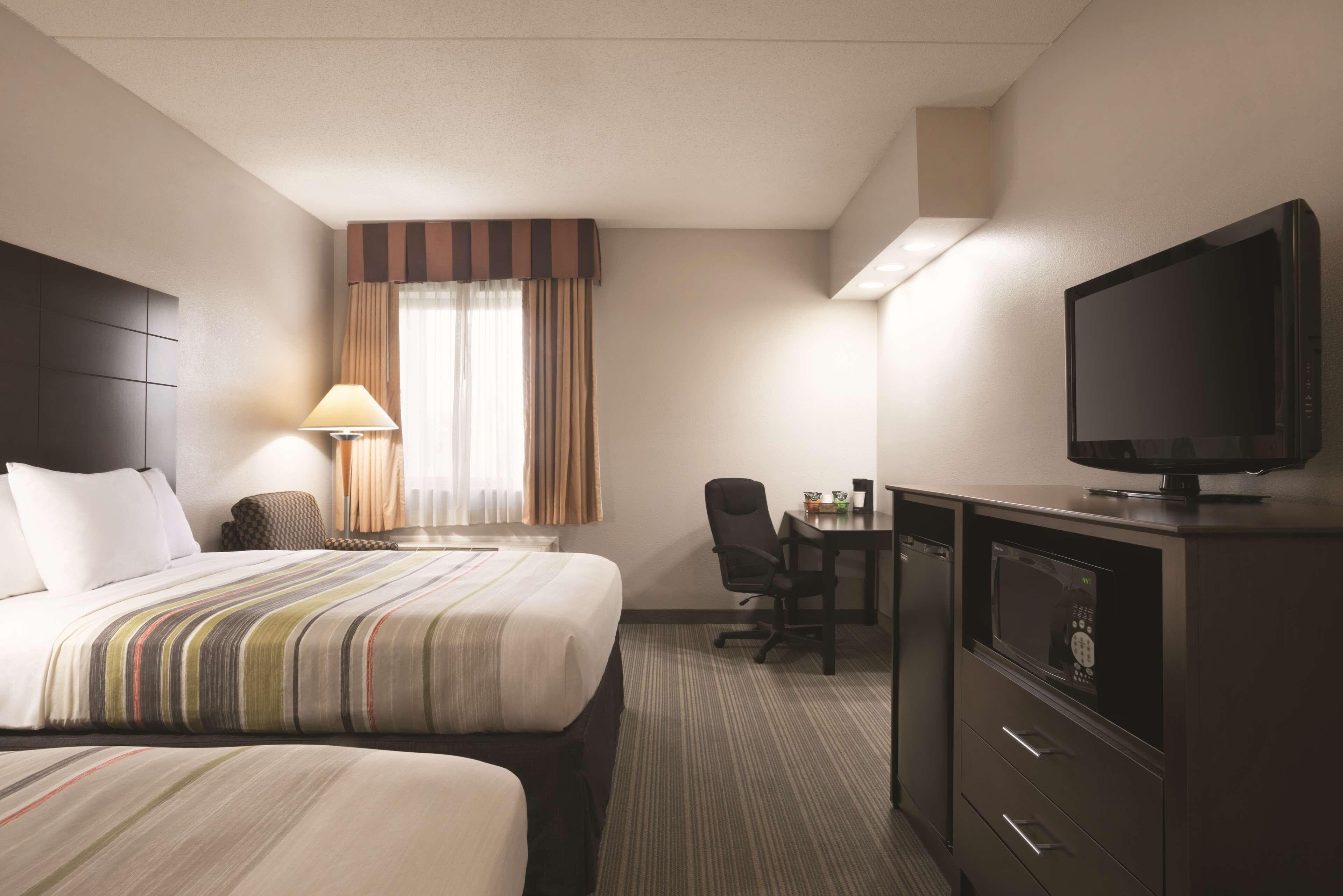 Country Inn & Suites by Radisson, Indianapolis East, IN — 7