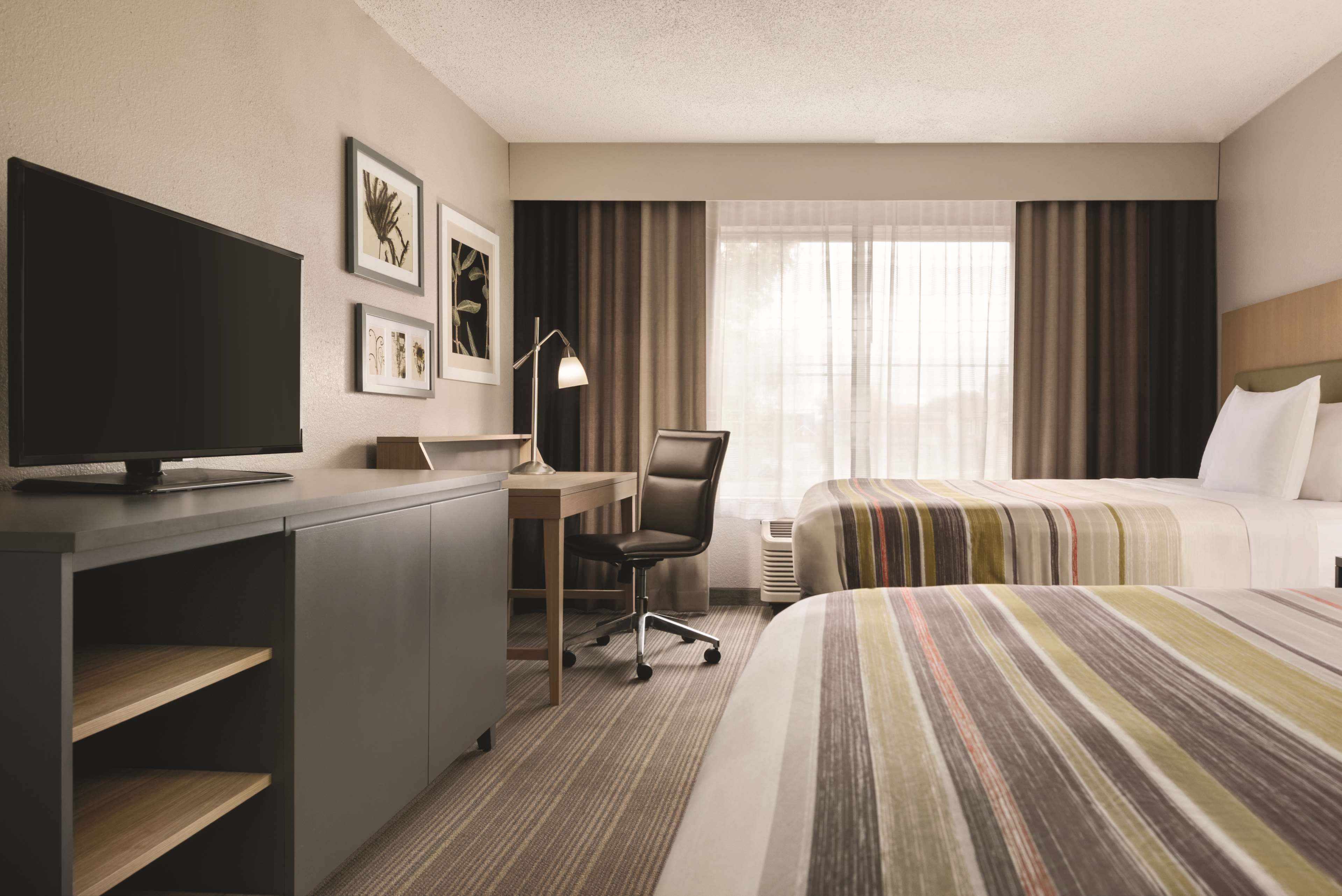 Country Inn & Suites by Radisson, Indianapolis South, IN - Image 5