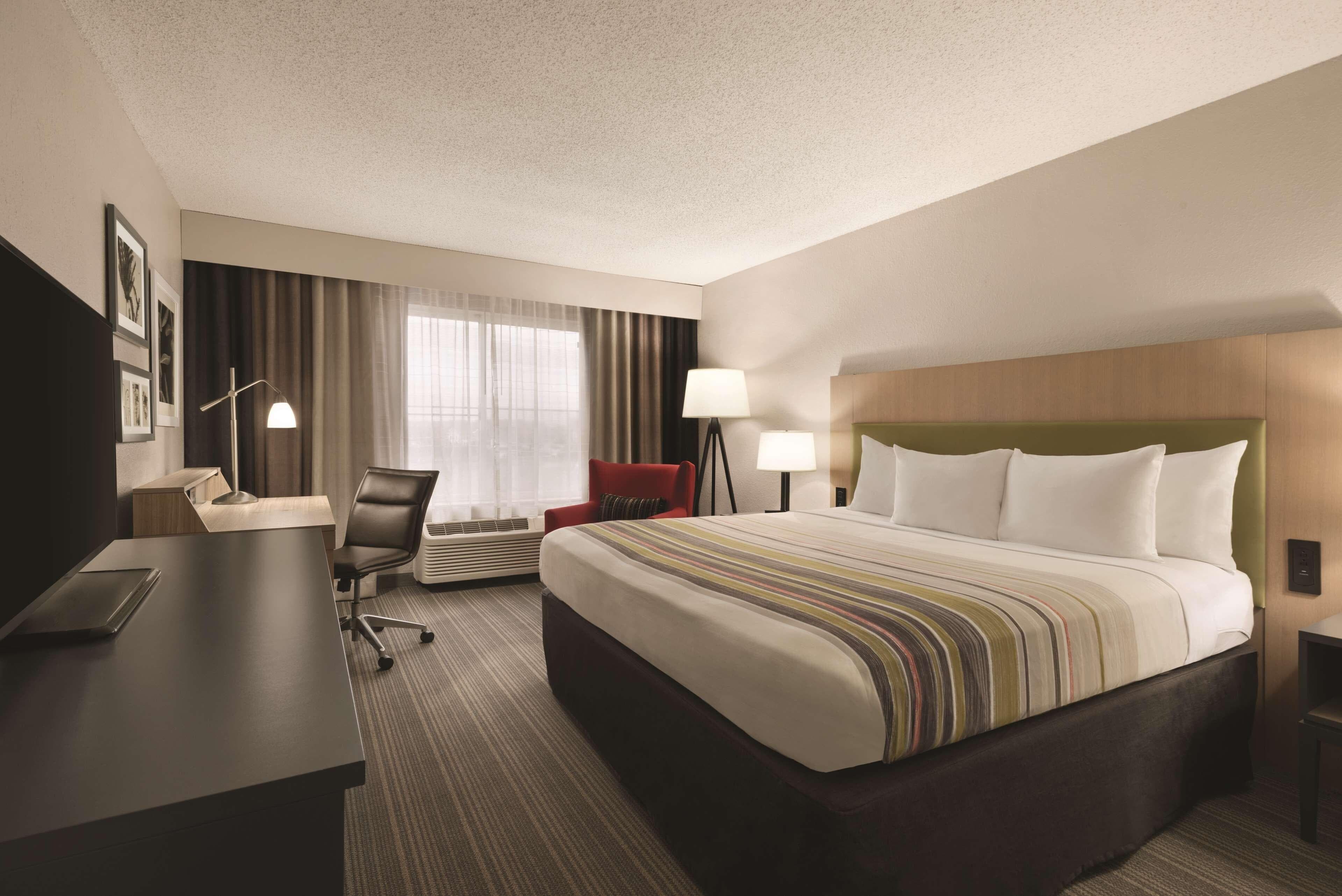 Country Inn & Suites by Radisson, Indianapolis South, IN - Image 2