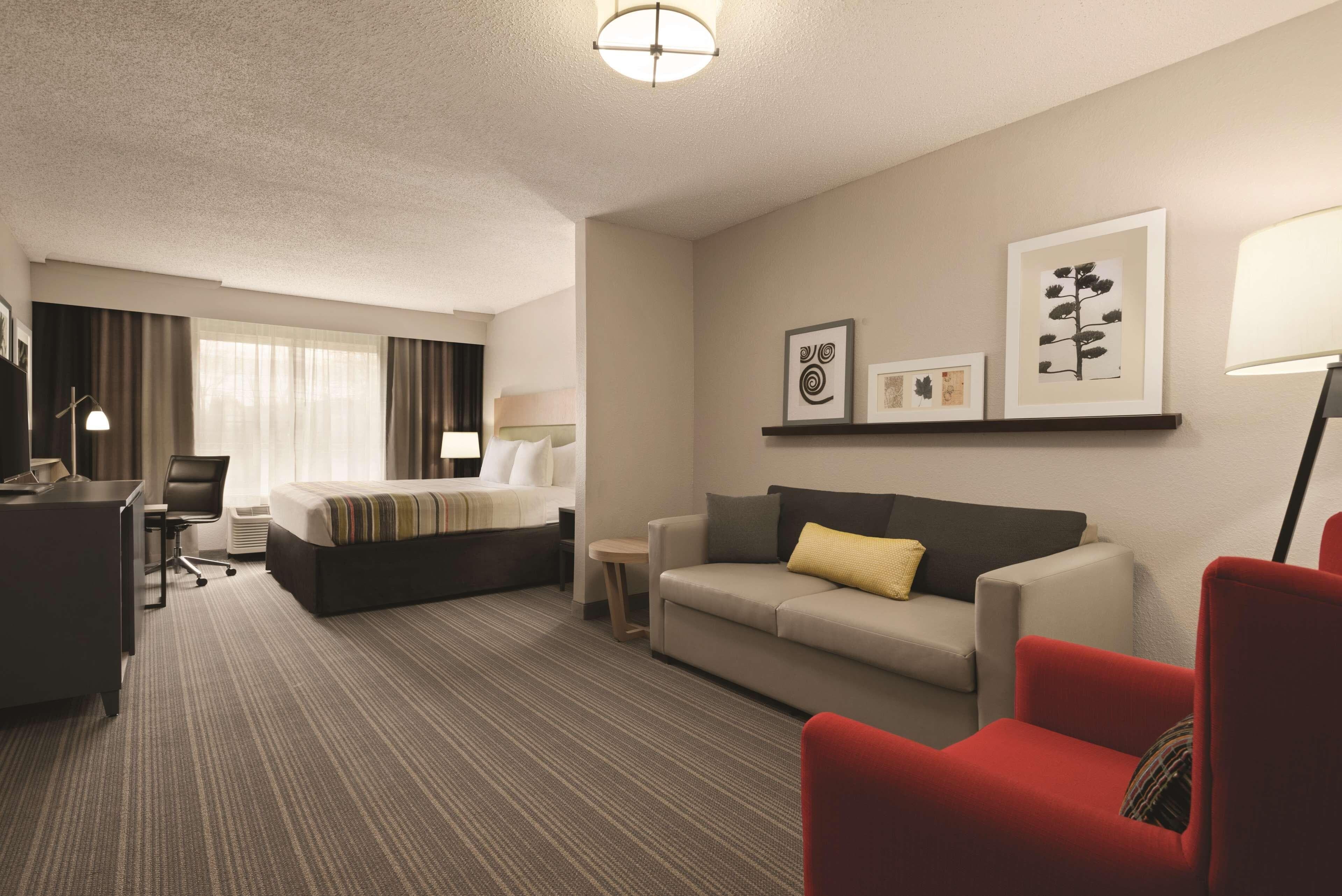 Country Inn & Suites by Radisson, Indianapolis South, IN - Image 4