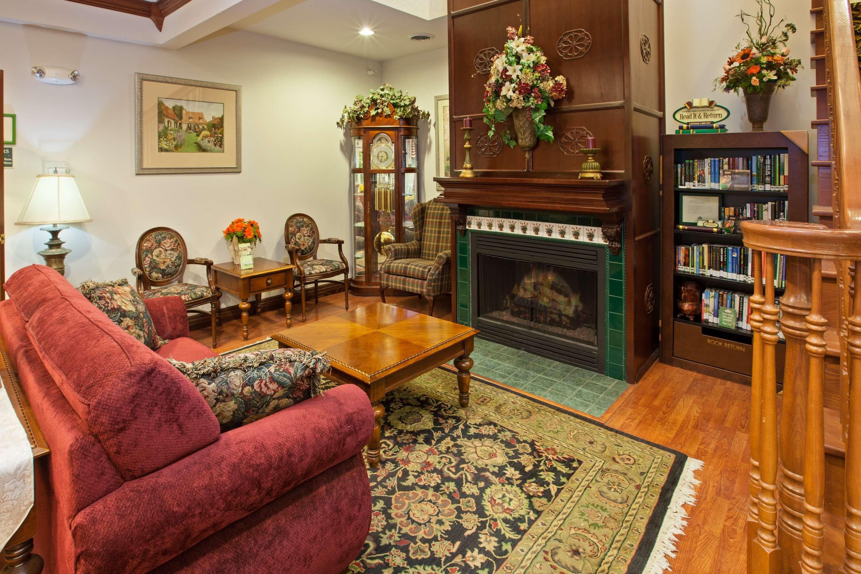 Country Inn & Suites by Radisson, Elkhart North - Image 1