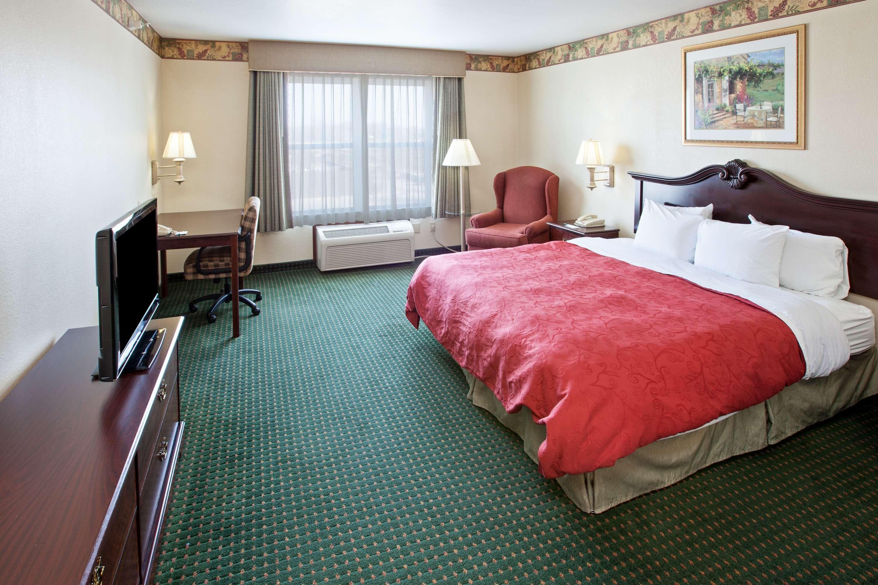 Country Inn & Suites by Radisson, Elkhart North - Image 2