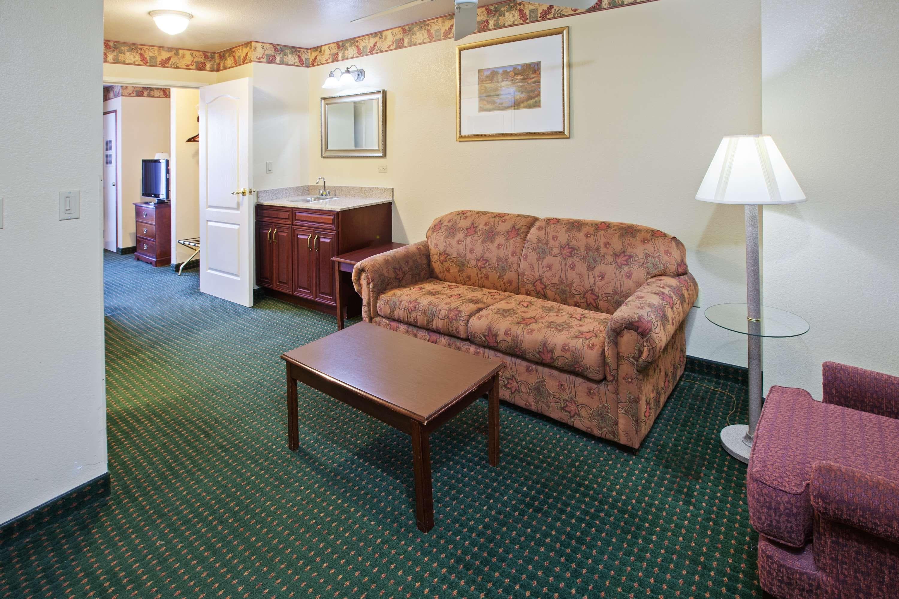 Country Inn & Suites by Radisson, Elkhart North — 7