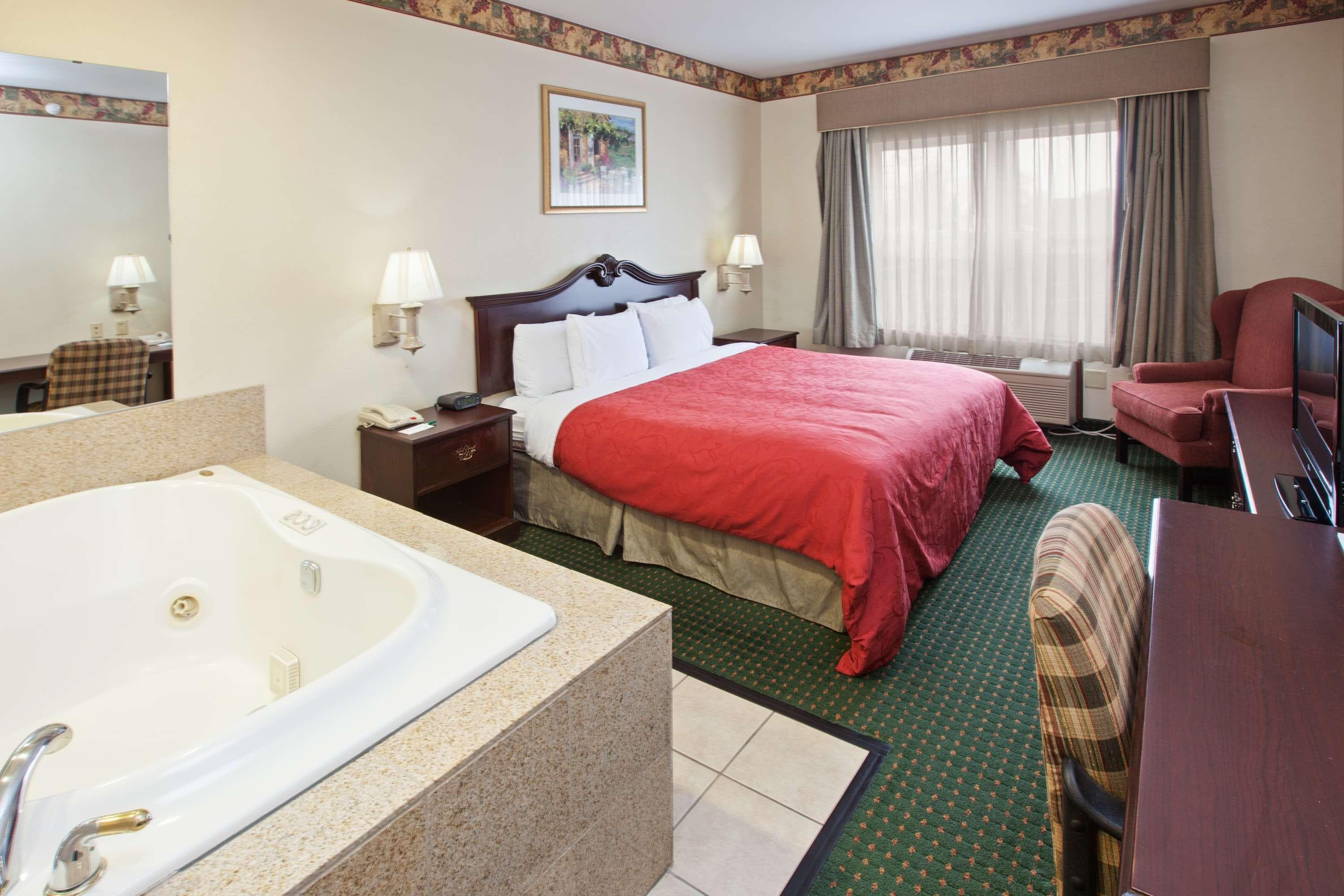 Country Inn & Suites by Radisson, Elkhart North - Image 5