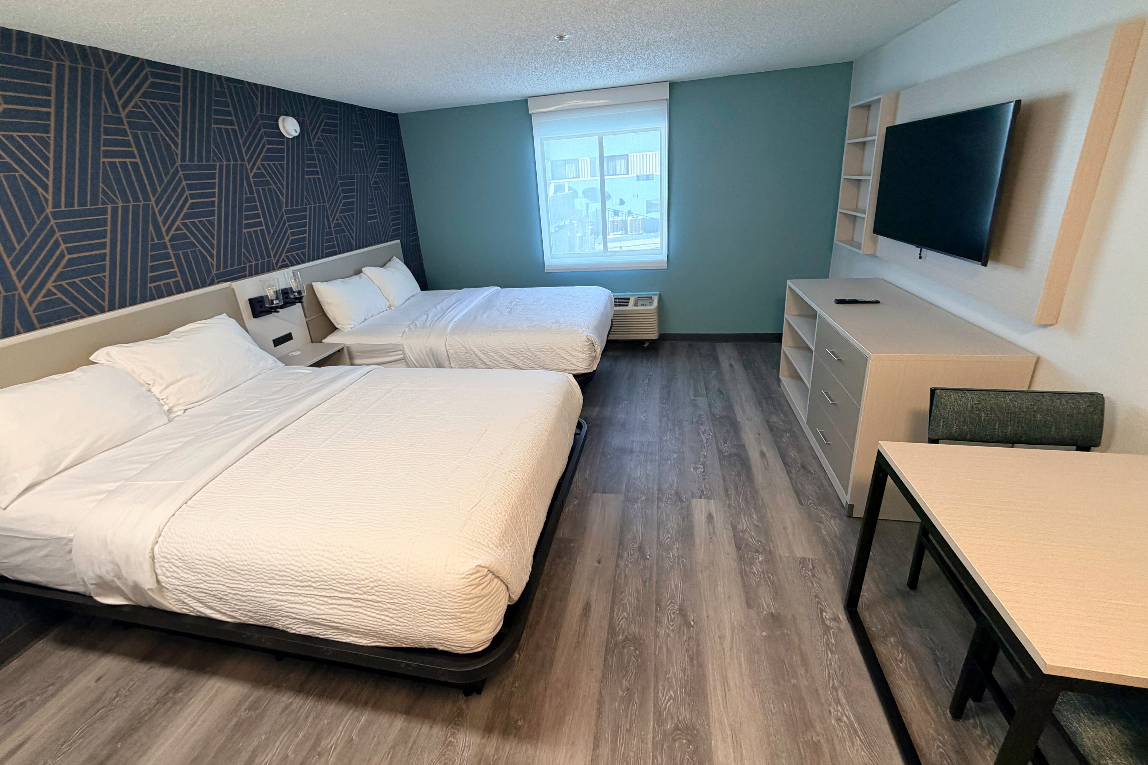 MainStay Suites Indianapolis Northwest - College Park - Image 3