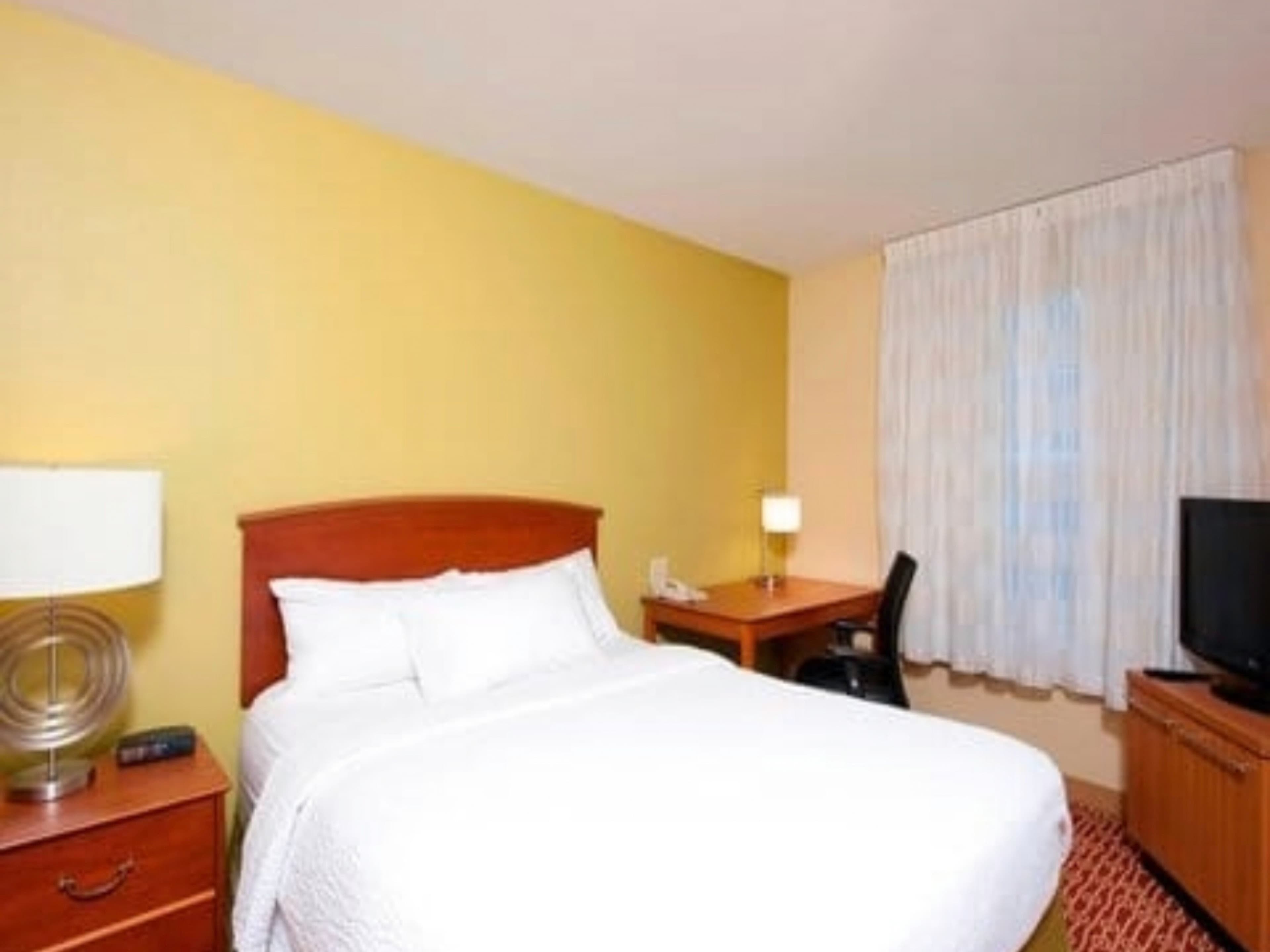 MainStay Suites Bloomington near University - Image 2