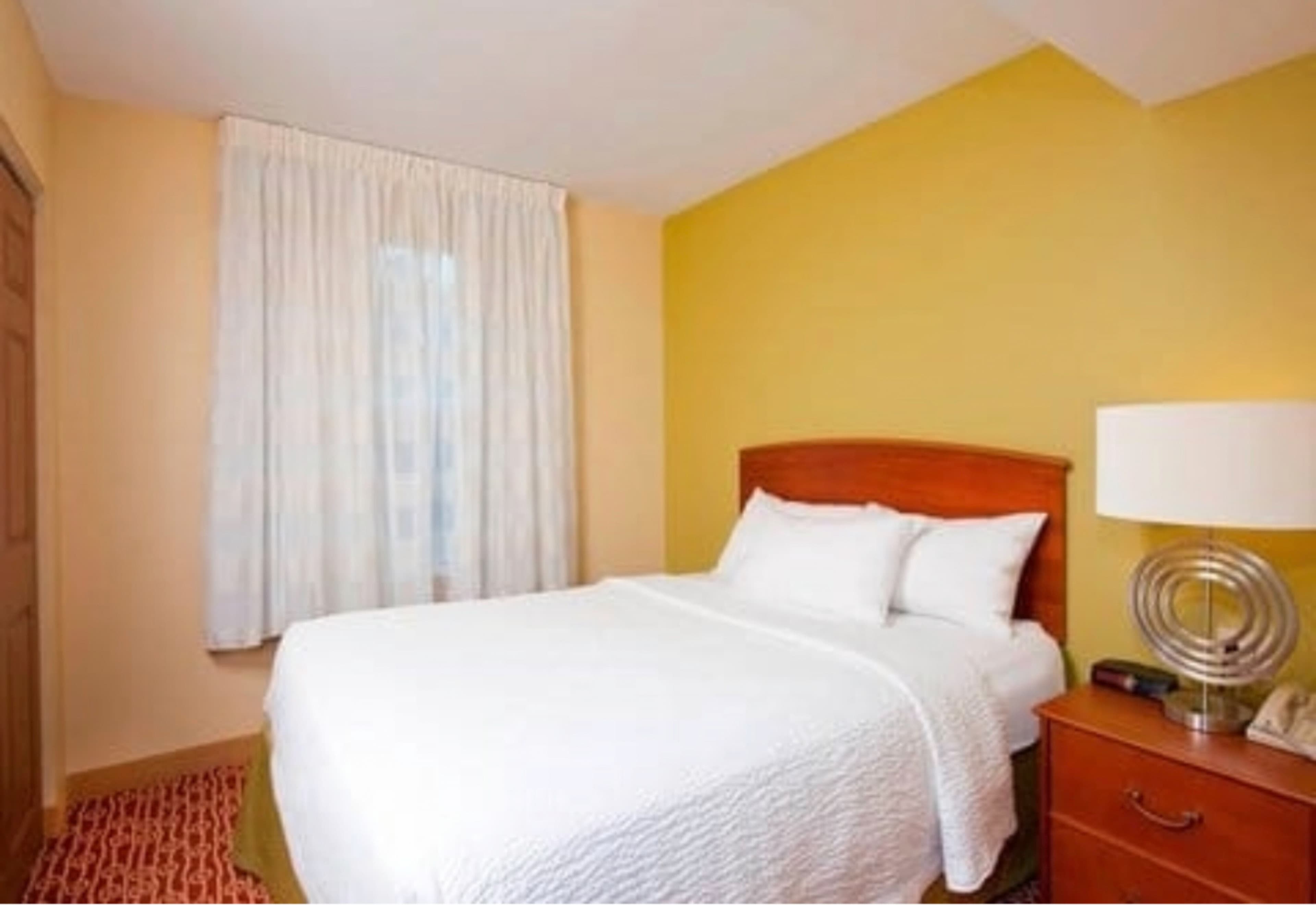 MainStay Suites Bloomington near University - Image 4