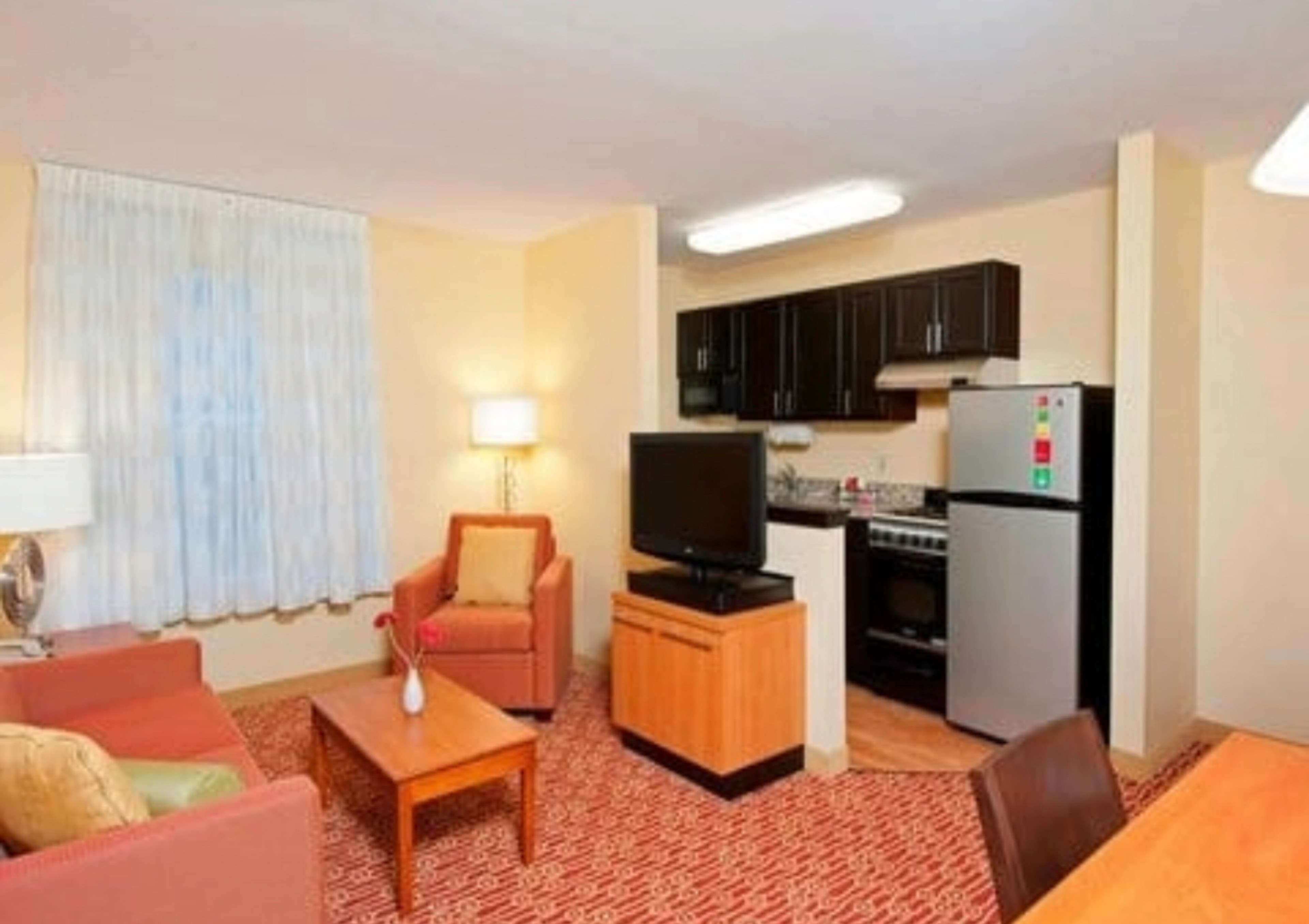 MainStay Suites Bloomington near University - Image 5
