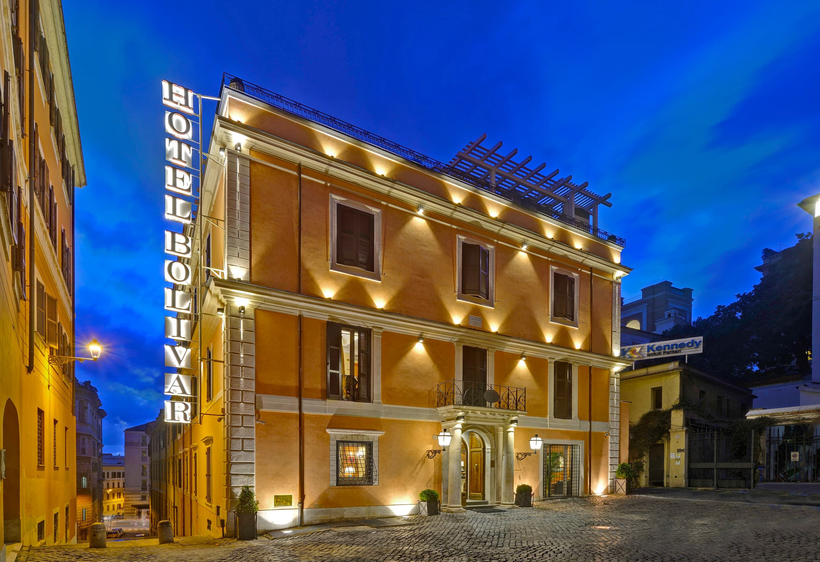 Comfort Hotel Bolivar - Image 1