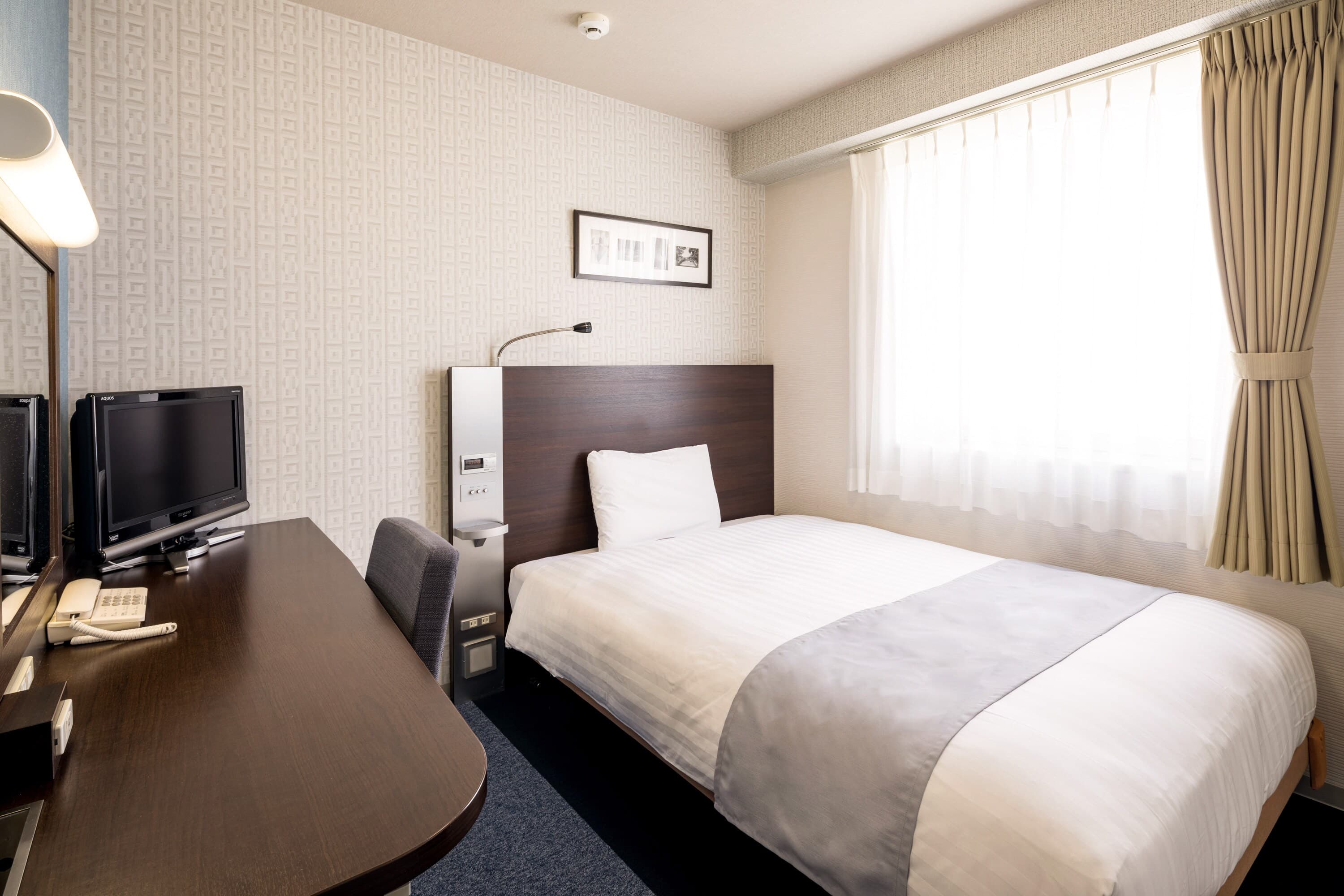 Comfort Hotel Saga - Image 2