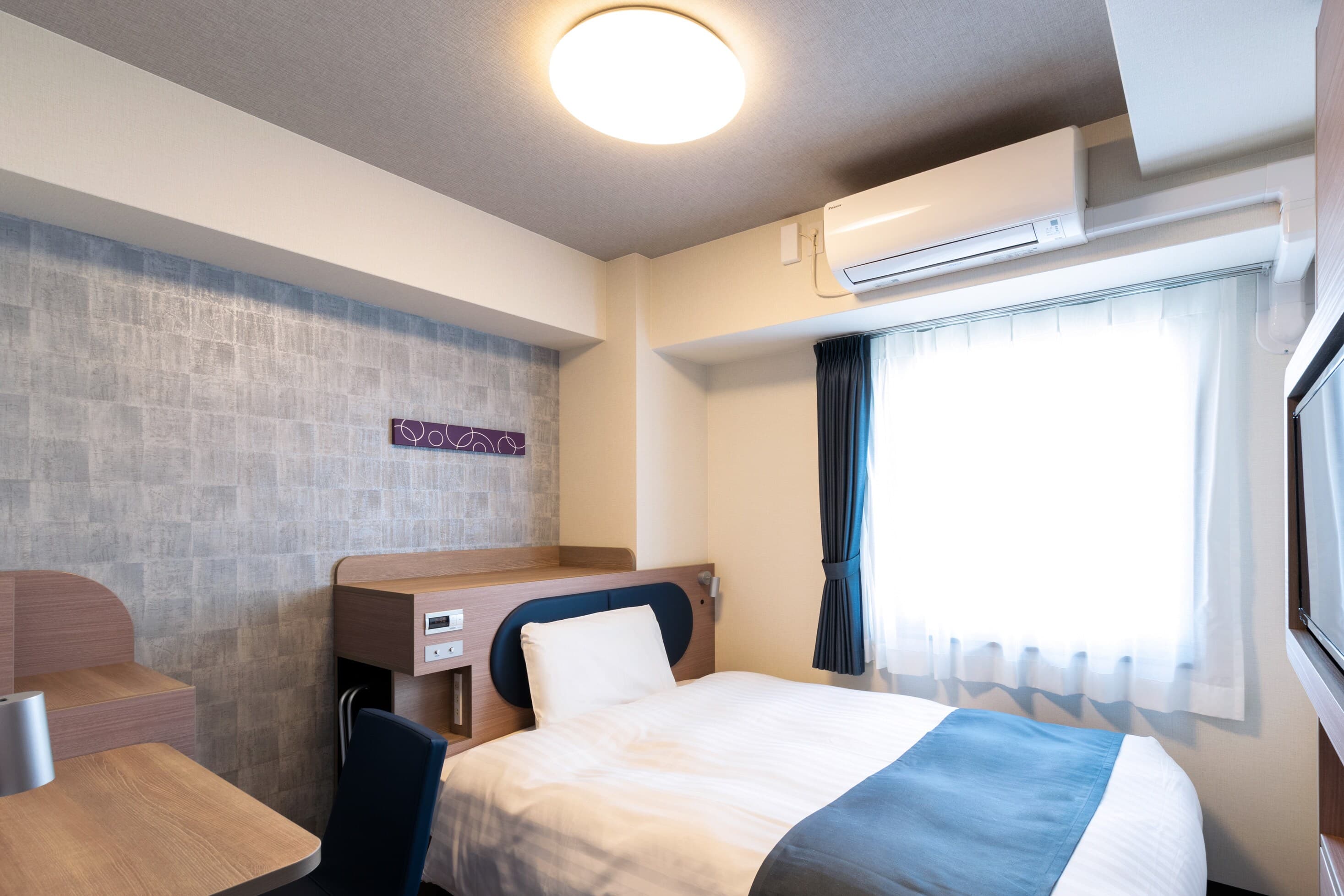 Comfort Hotel Shin-Osaka - Image 2