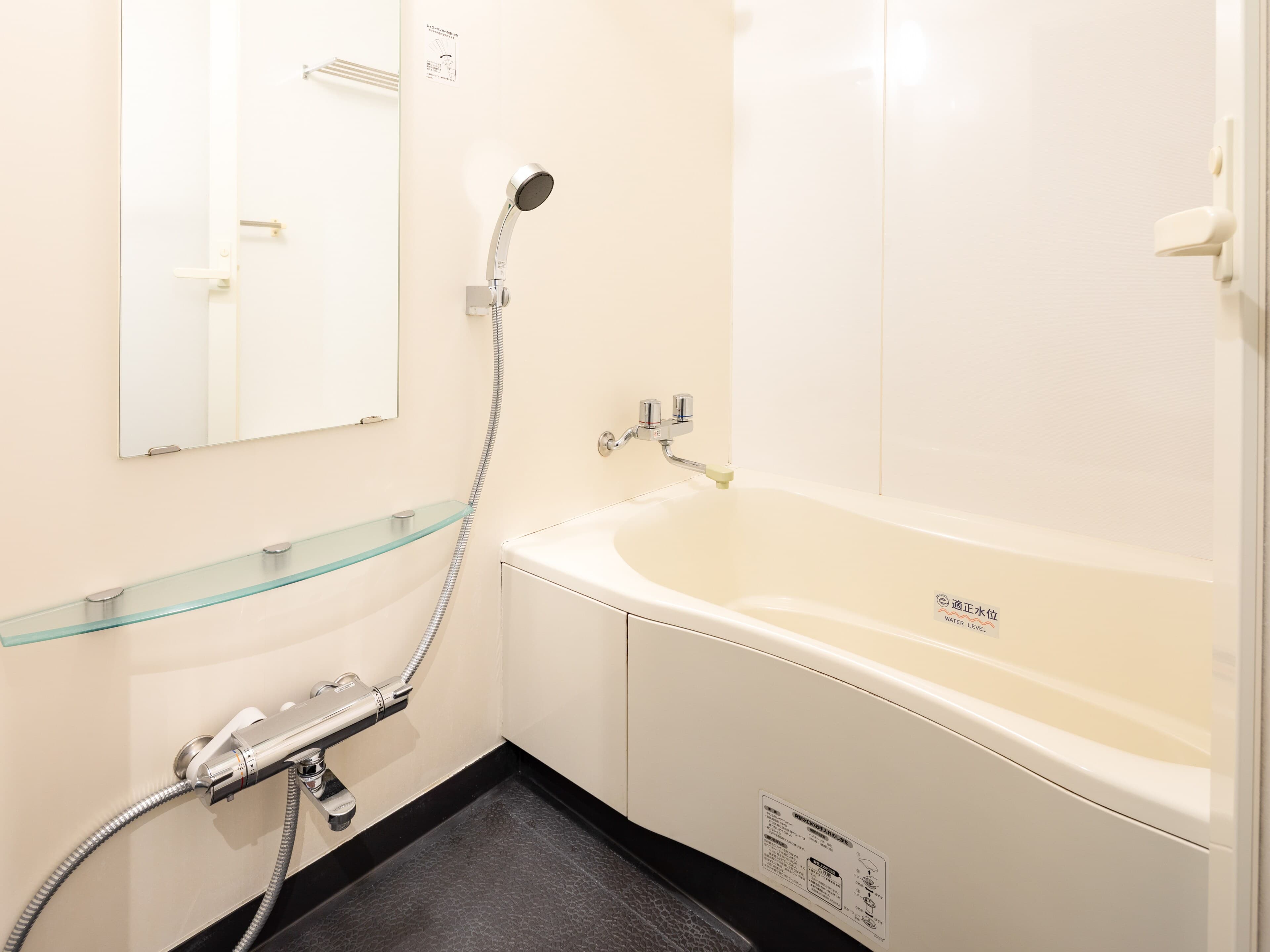 Comfort Inn Naha Tomari Port - Image 4