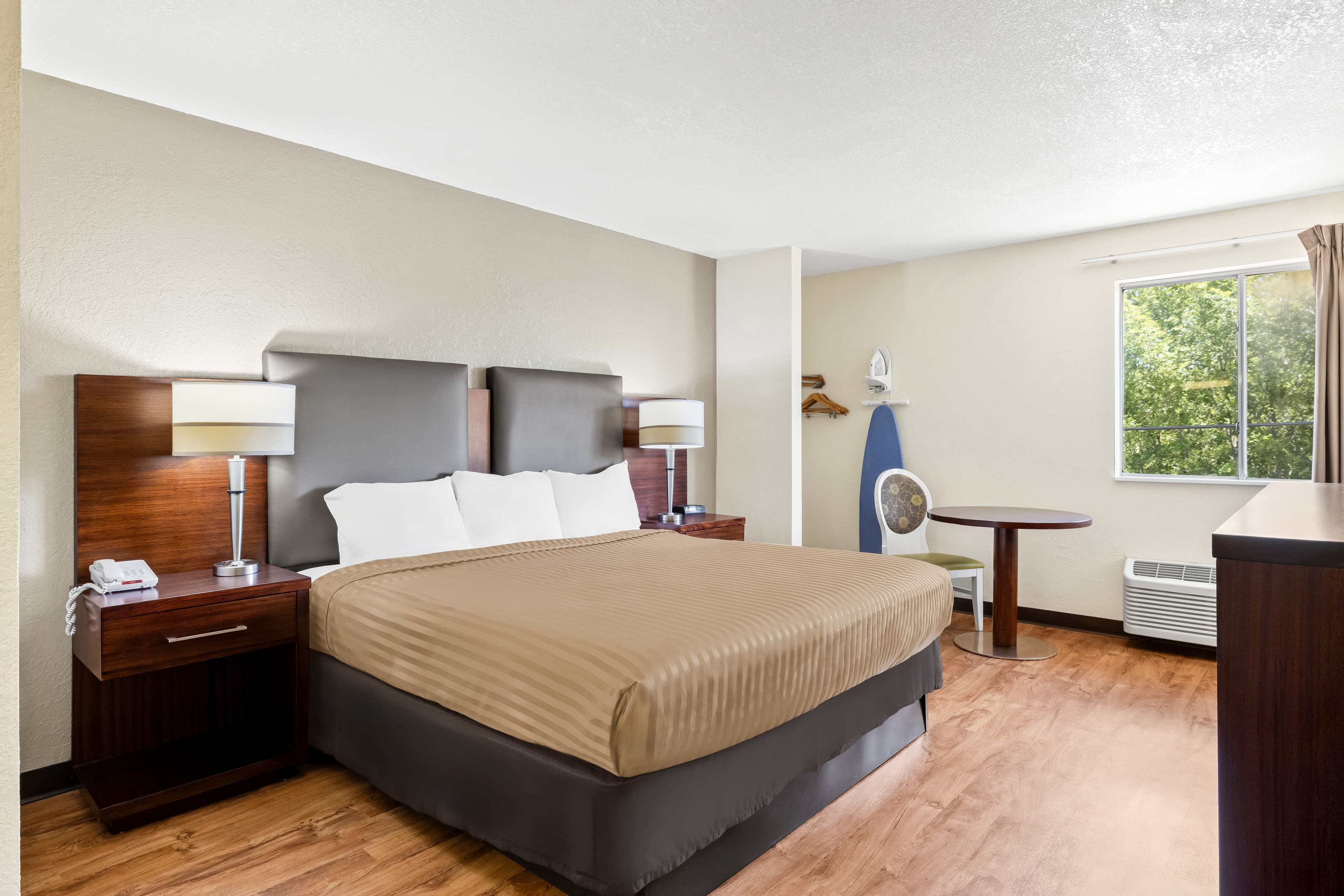 Econo Lodge Emporia — 10
