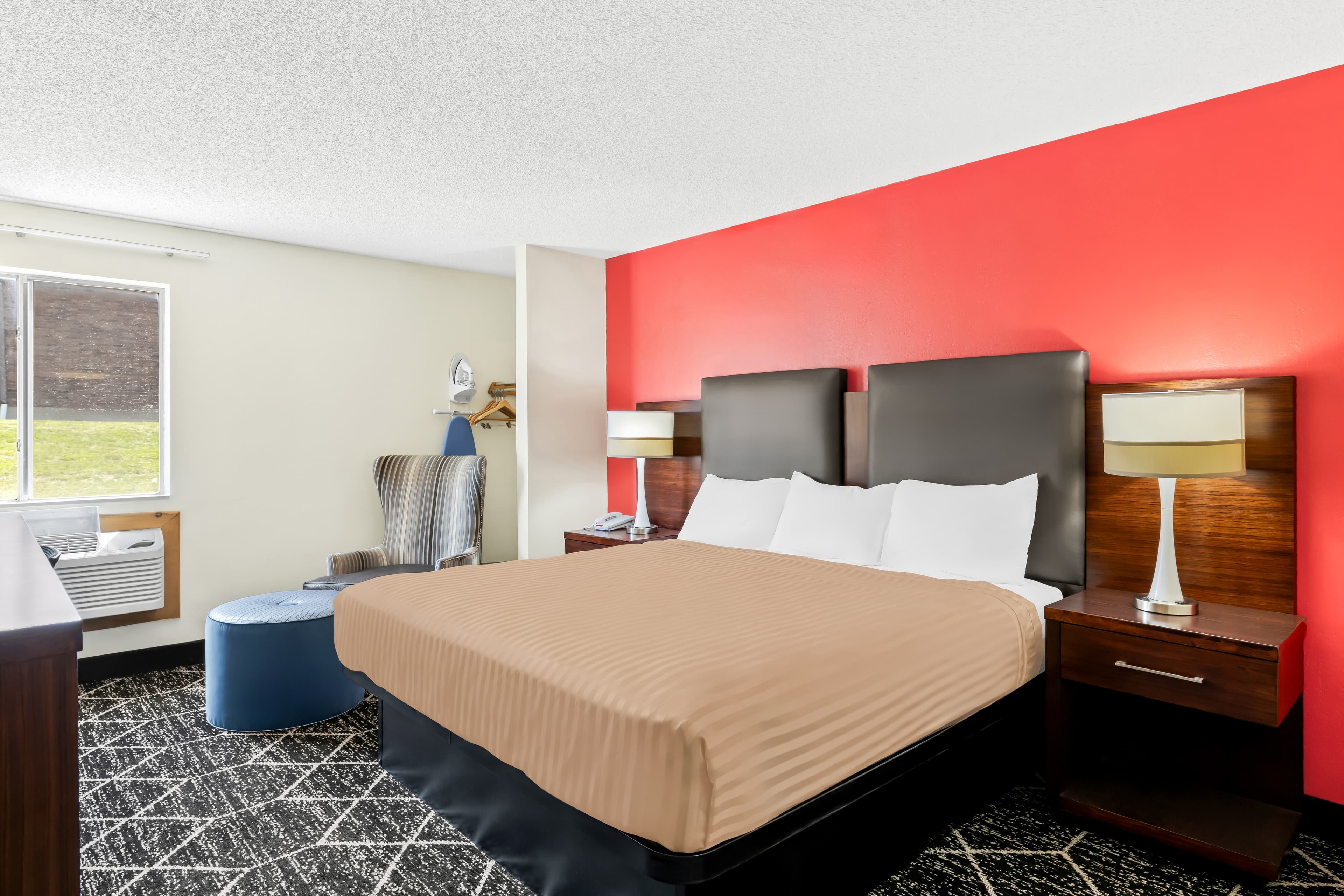 Econo Lodge Emporia — 15