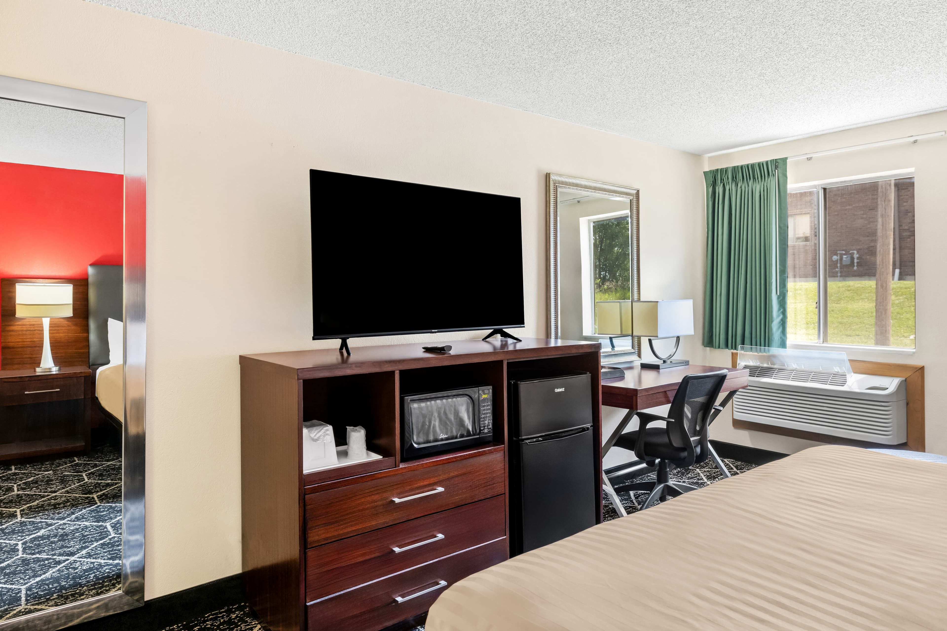 Econo Lodge Emporia — 16