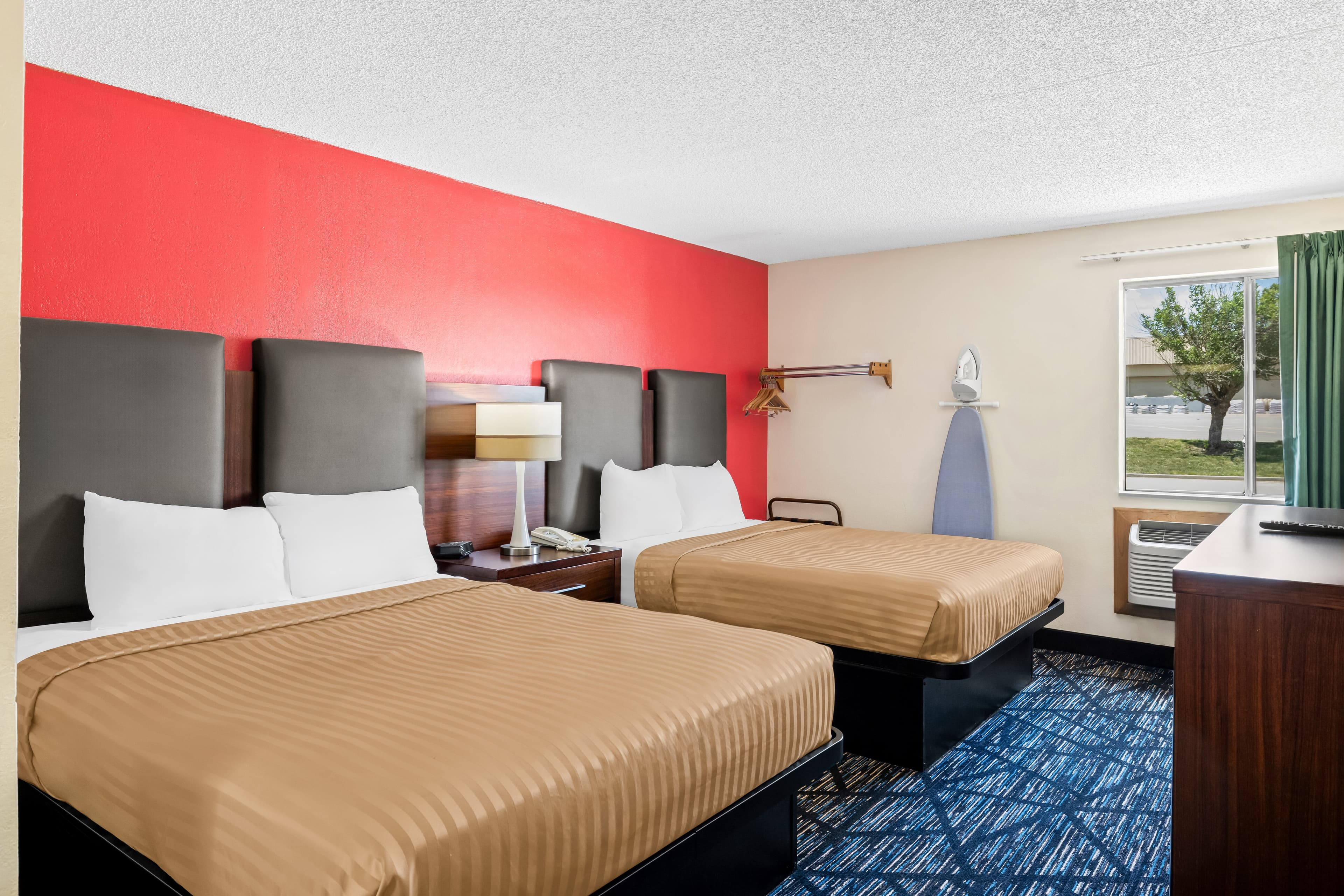 Econo Lodge Emporia - Image 2