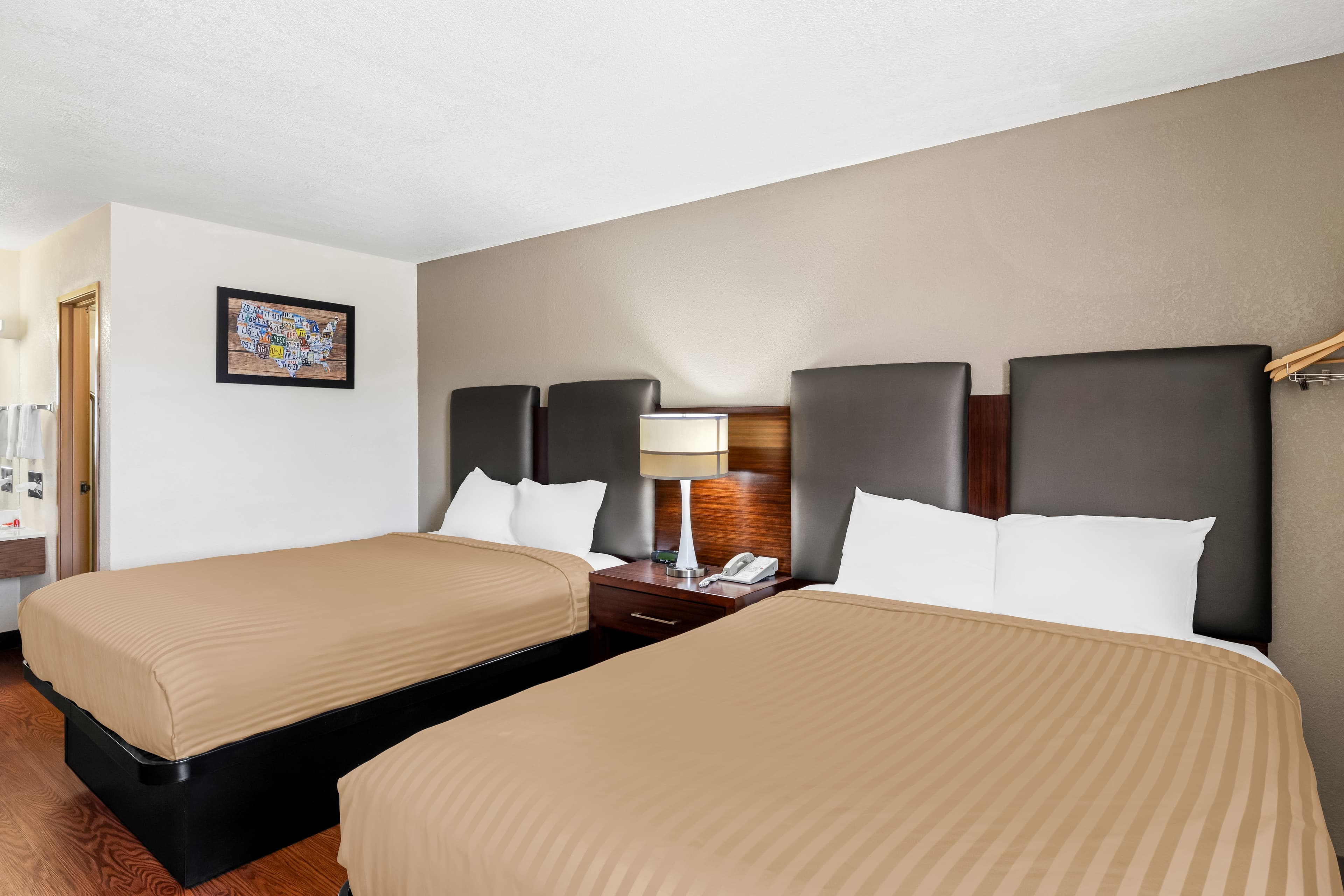 Econo Lodge Emporia — 30