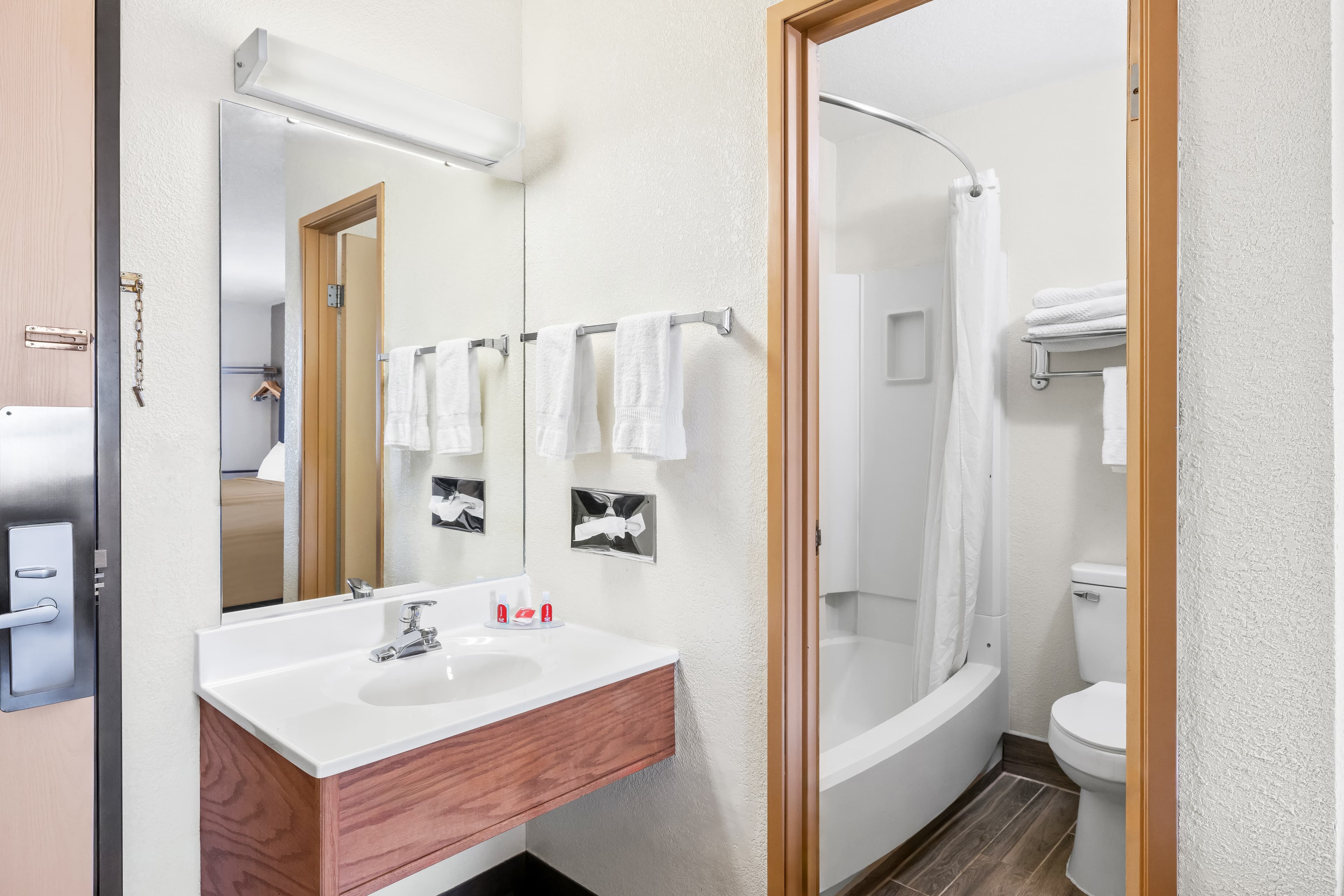 Econo Lodge Emporia — 31