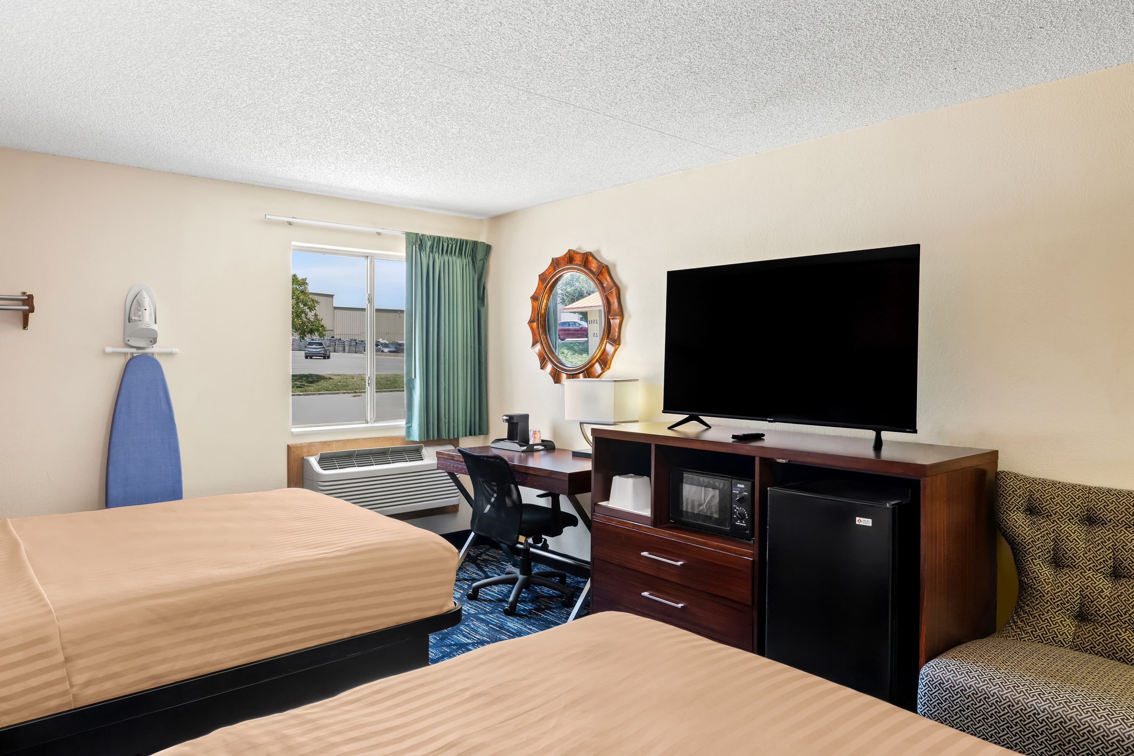 Econo Lodge Emporia - Image 3