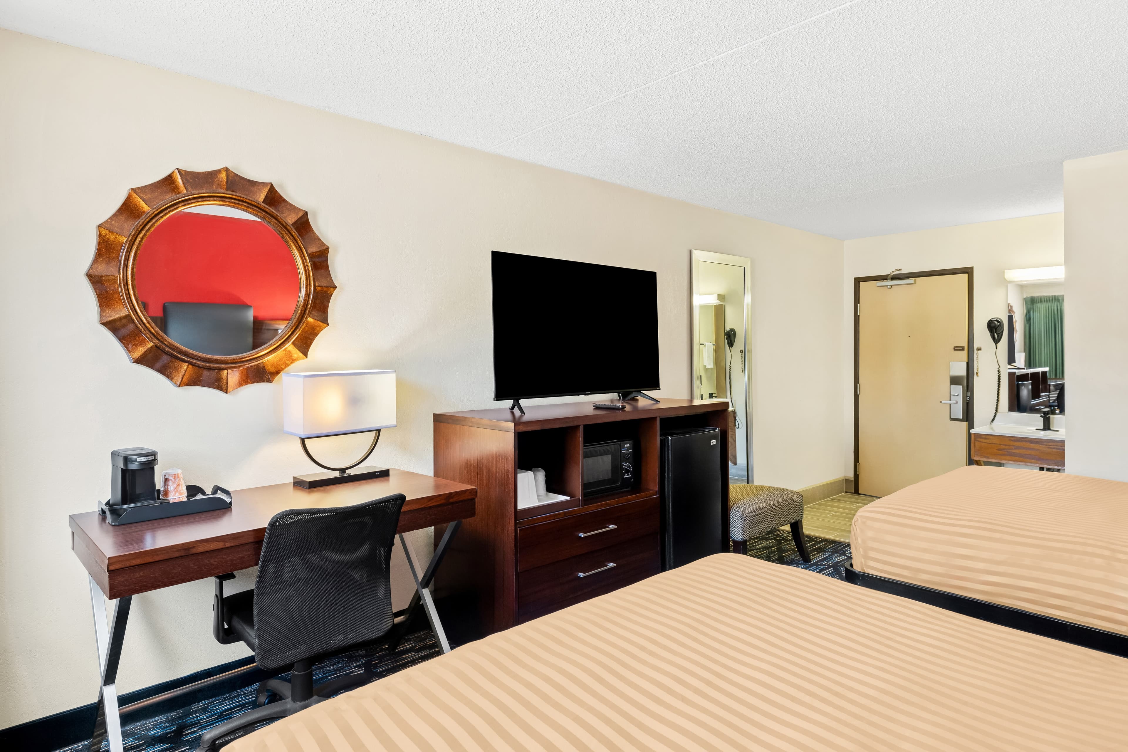 Econo Lodge Emporia - Image 4