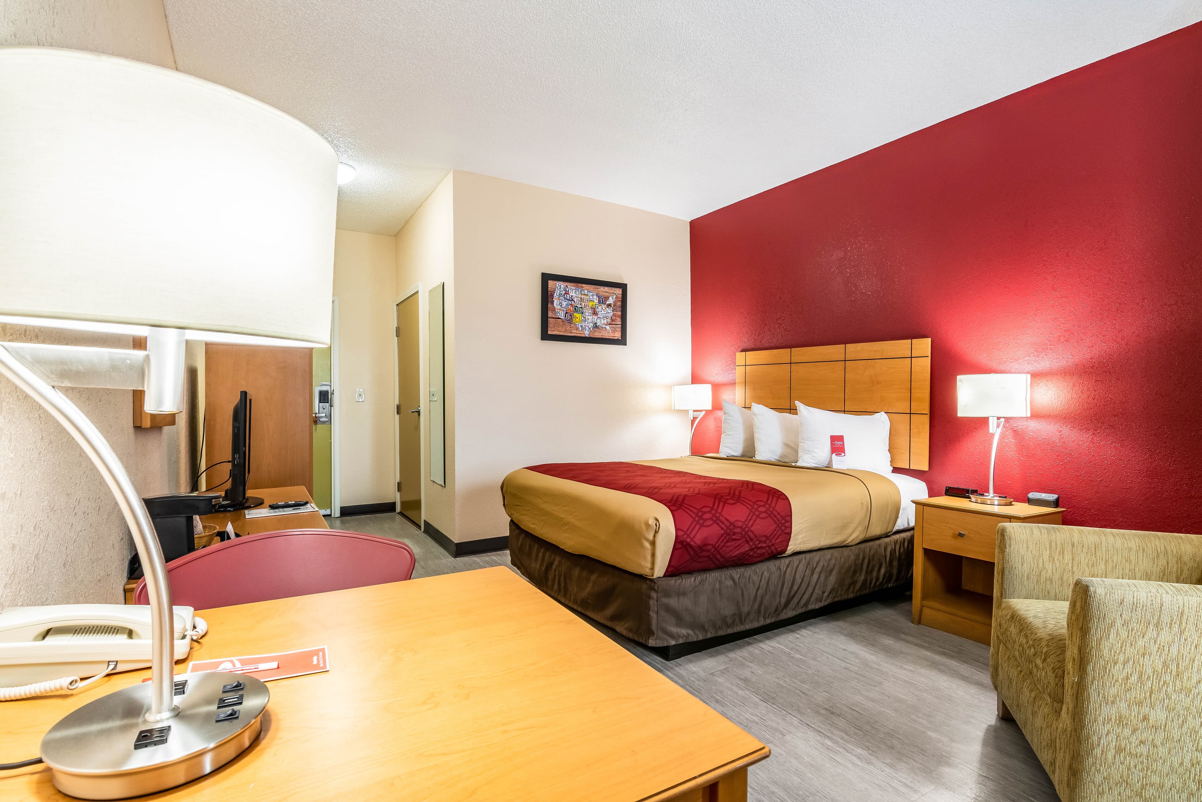 Econo Lodge Topeka at Wanamaker - Image 3