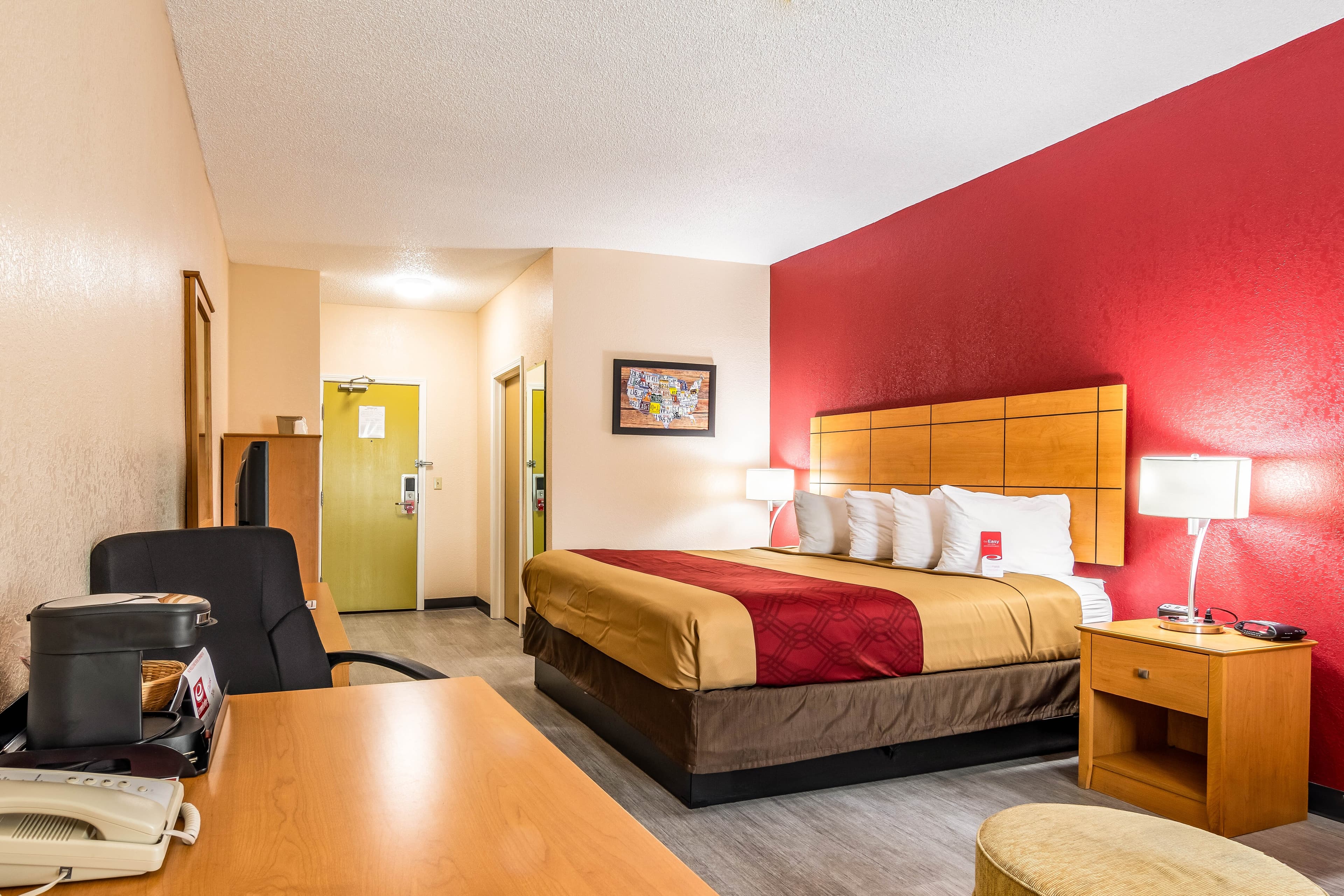 Econo Lodge Topeka at Wanamaker - Image 5