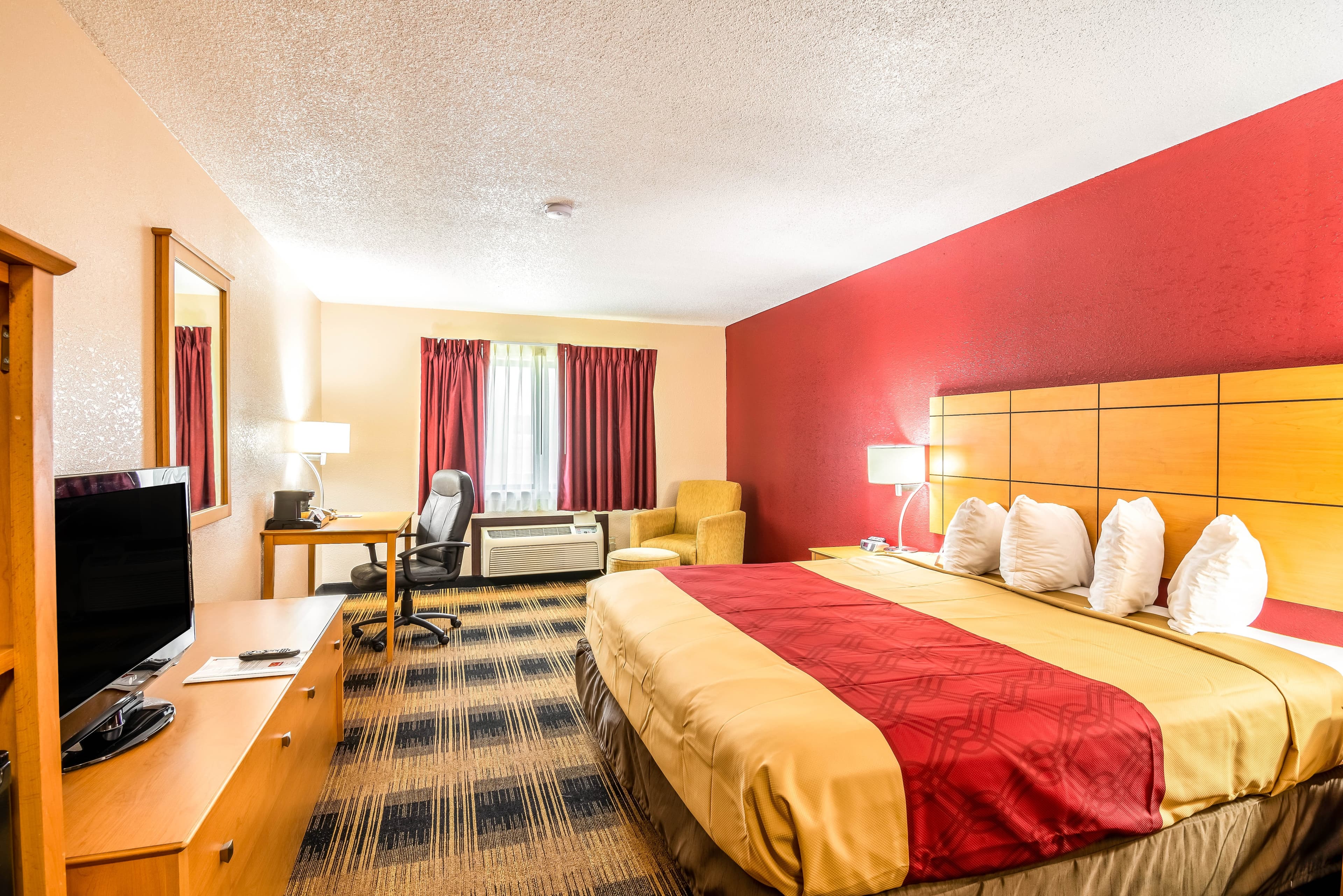Econo Lodge Topeka at Wanamaker — 7