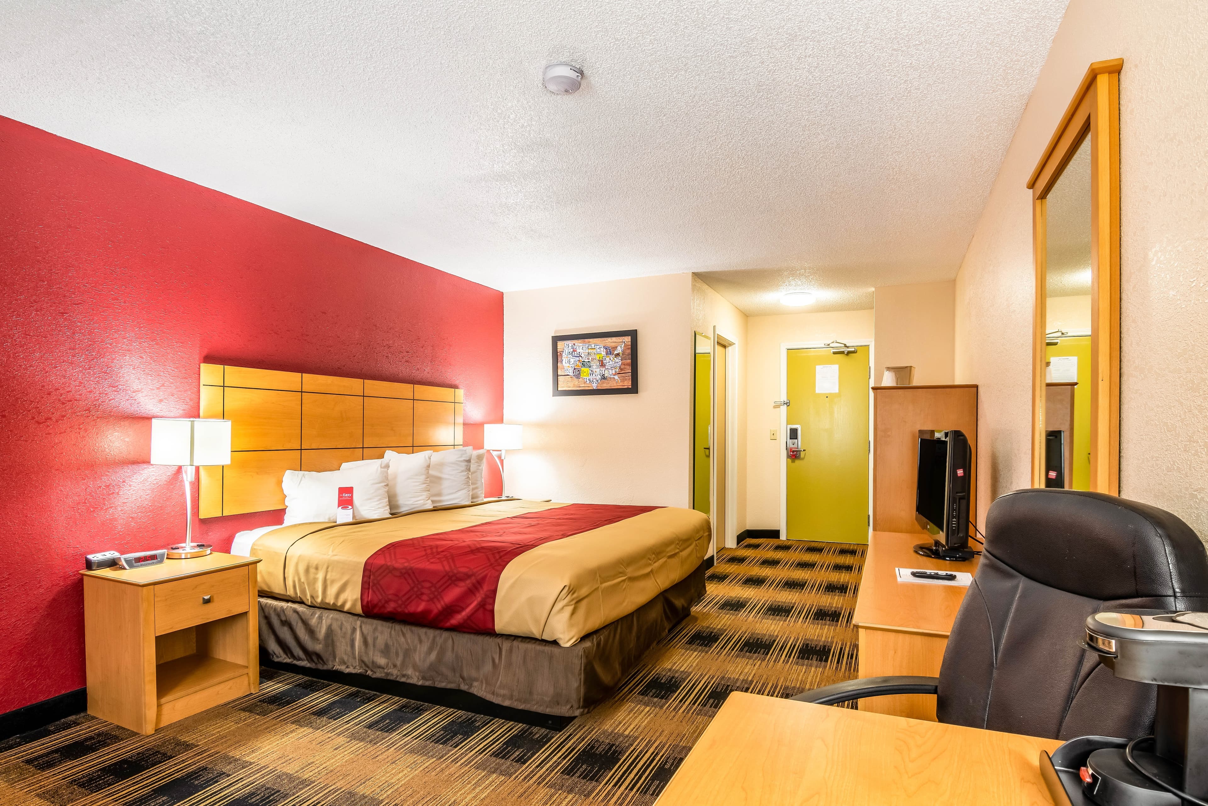 Econo Lodge Topeka at Wanamaker — 8