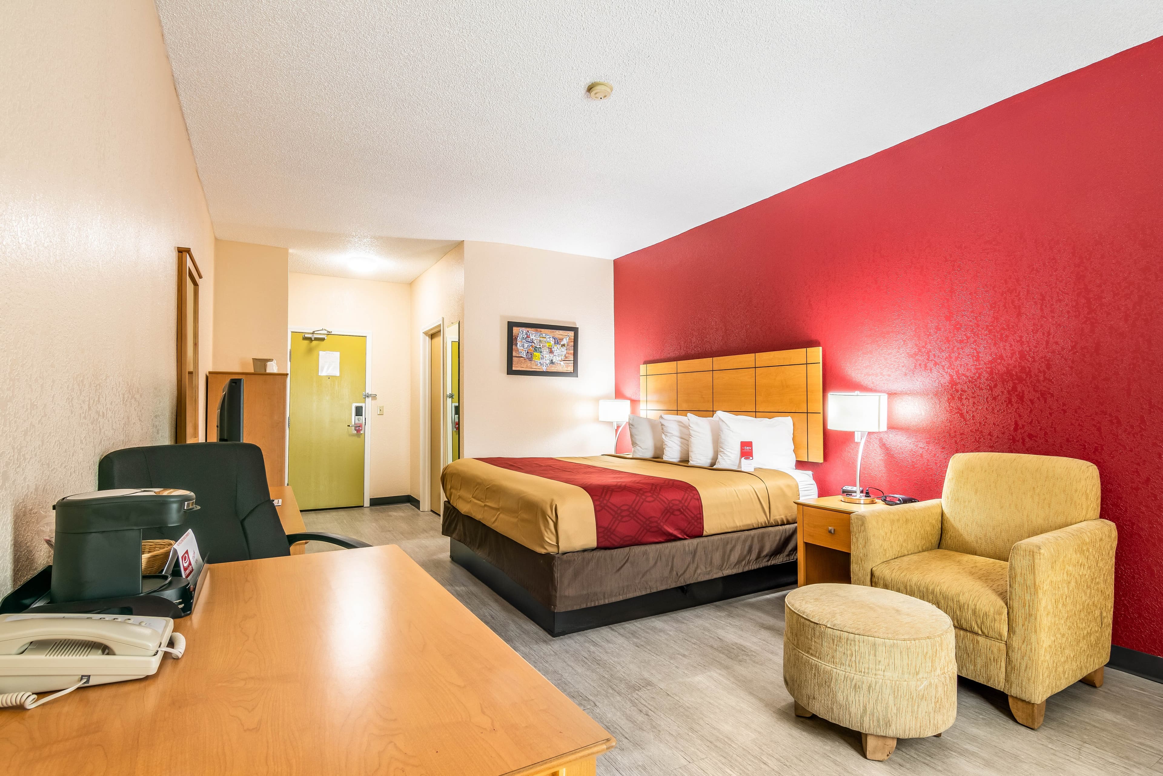 Econo Lodge Topeka at Wanamaker — 6
