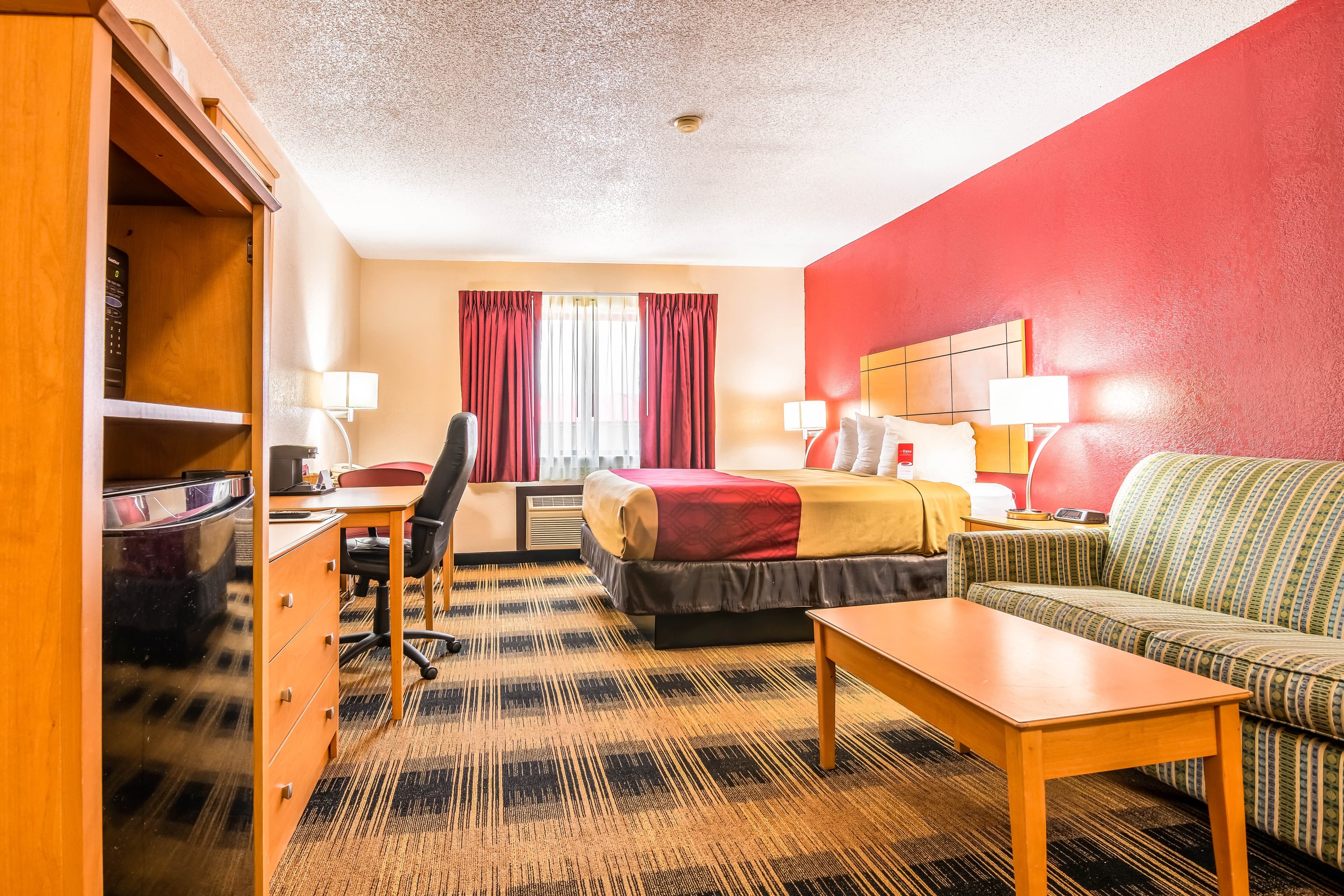 Econo Lodge Topeka at Wanamaker — 10
