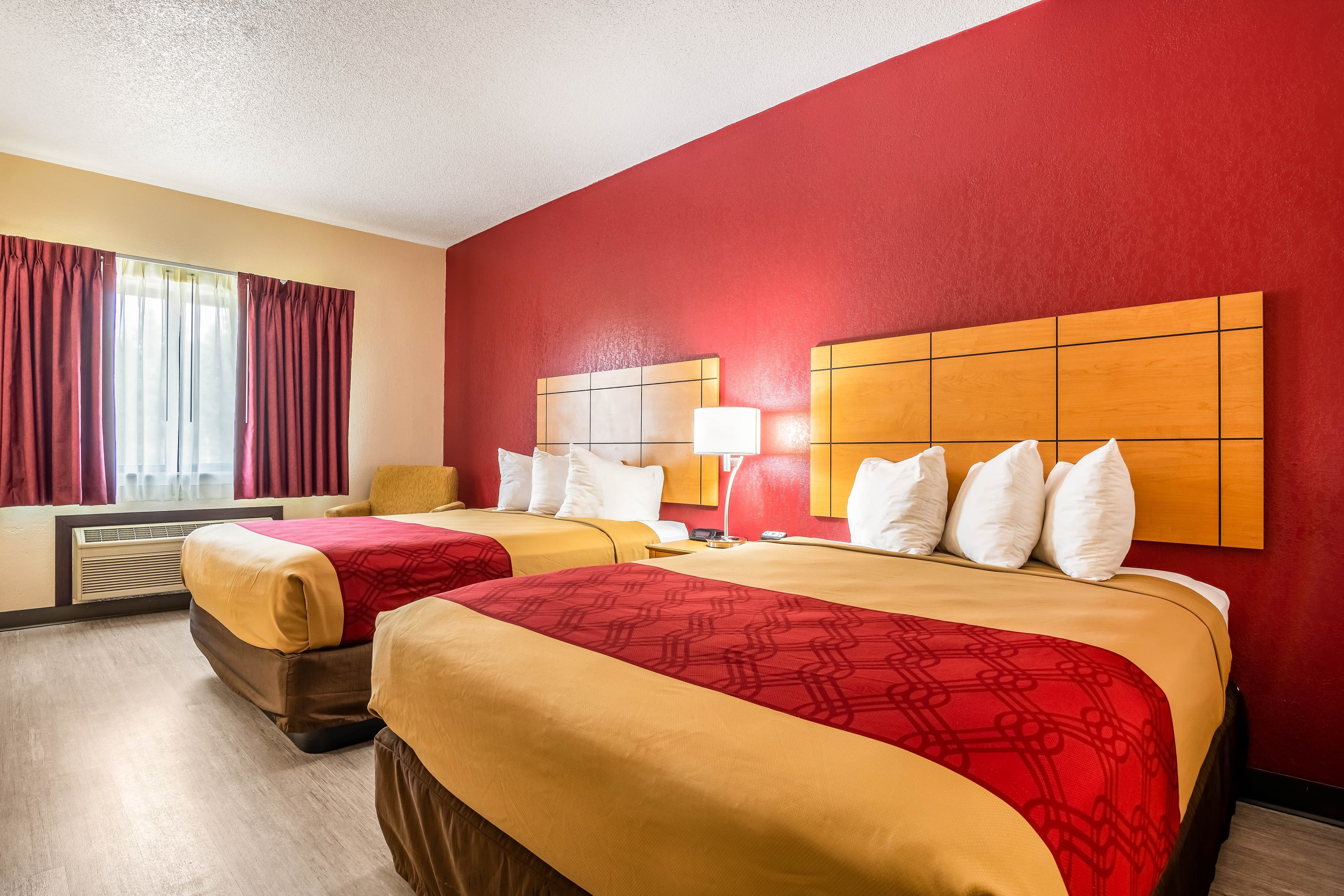 Econo Lodge Topeka at Wanamaker — 13