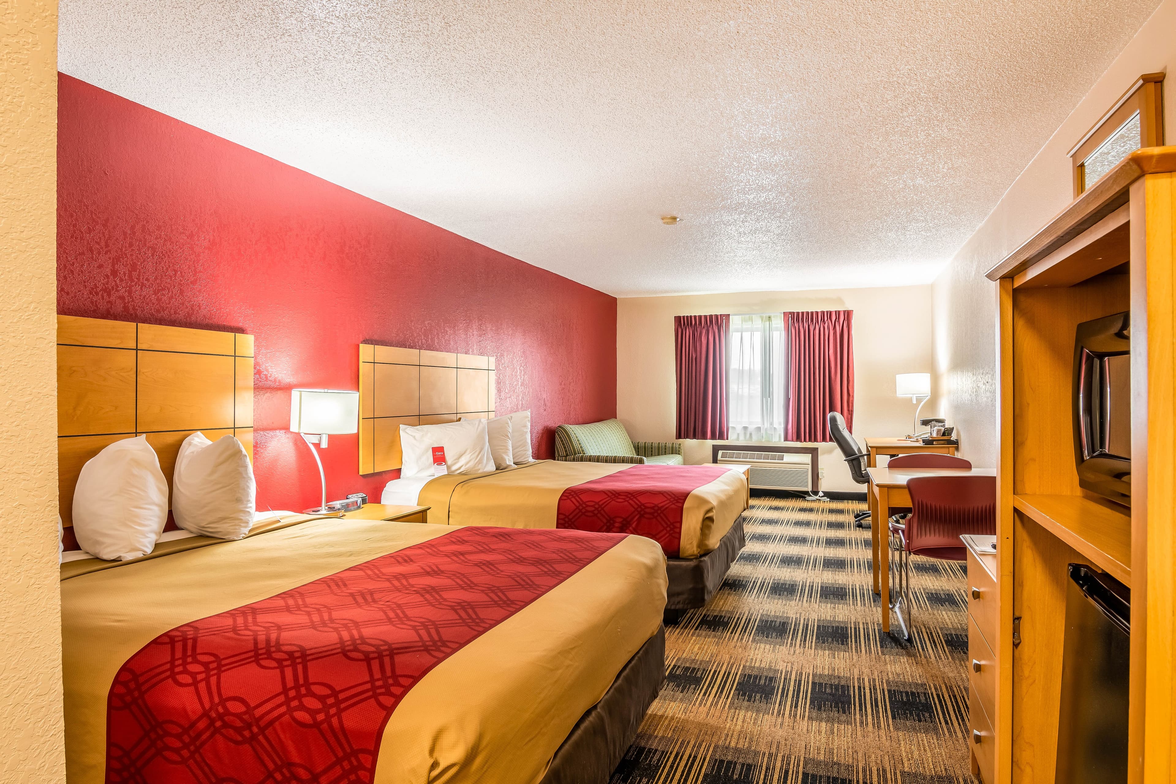 Econo Lodge Topeka at Wanamaker — 16