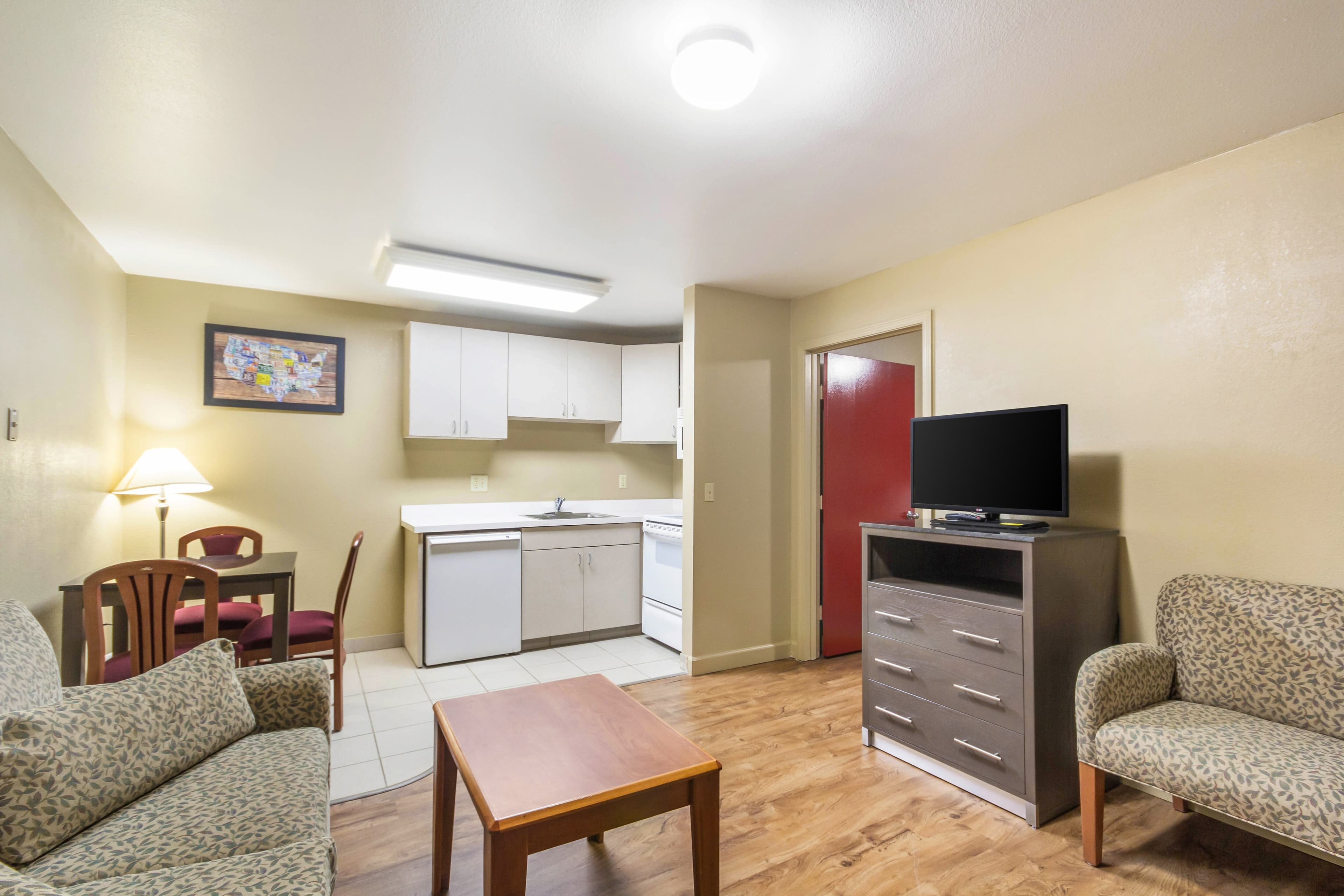 Econo Lodge  Inn & Suites I-35 at Shawnee Mission — 11