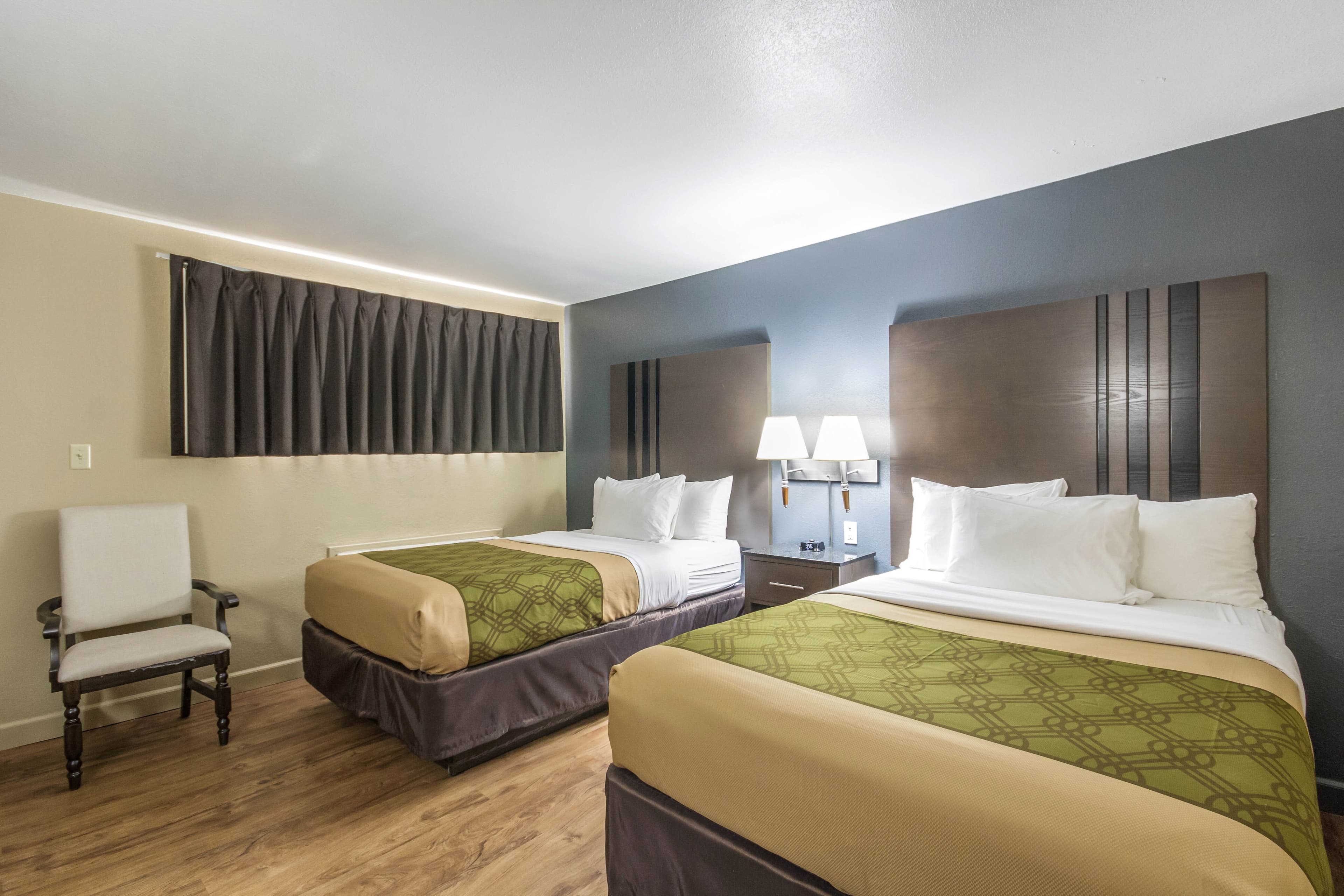 Econo Lodge  Inn & Suites I-35 at Shawnee Mission — 15